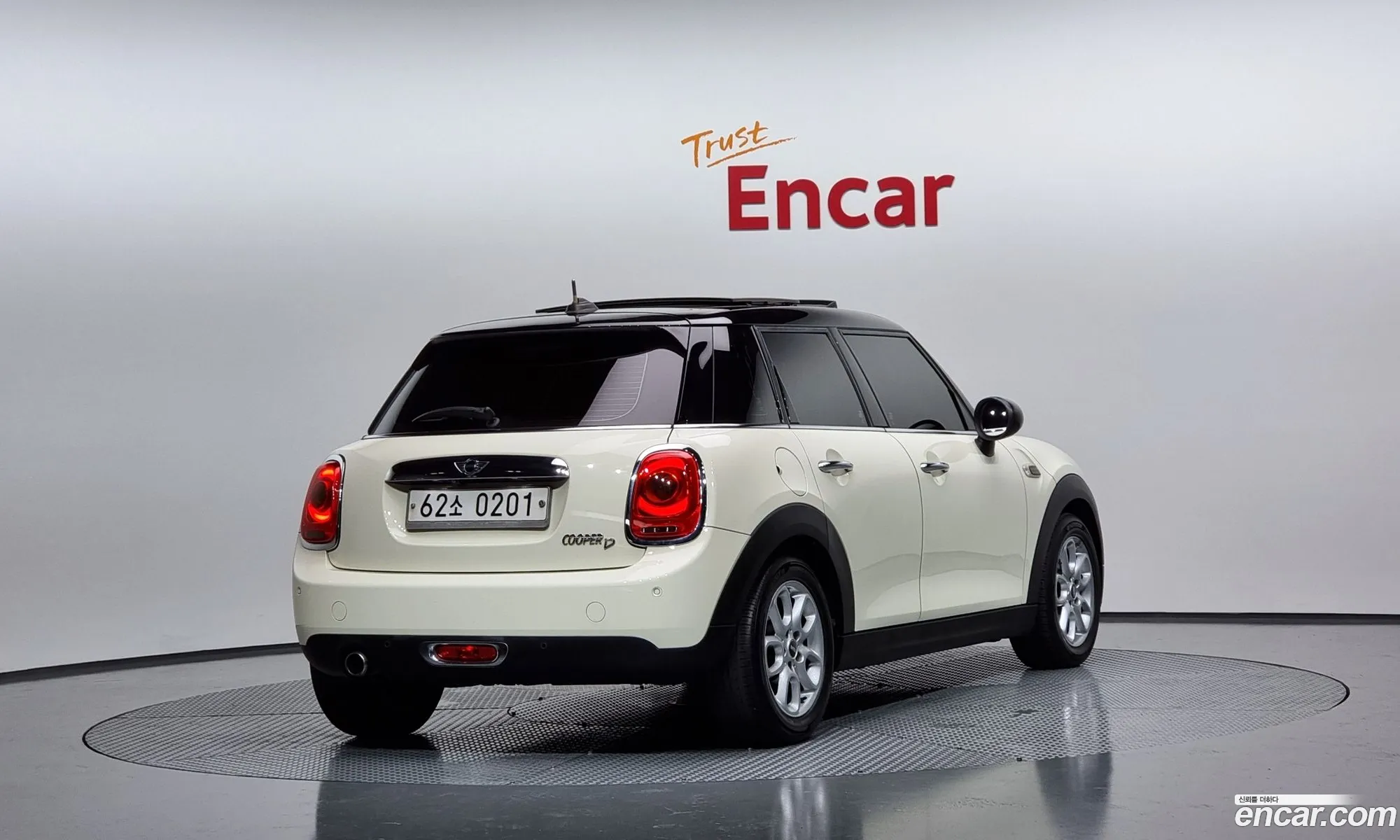 Mini Cooper D 5-Door High 3Rd Generation - фотография 1021462