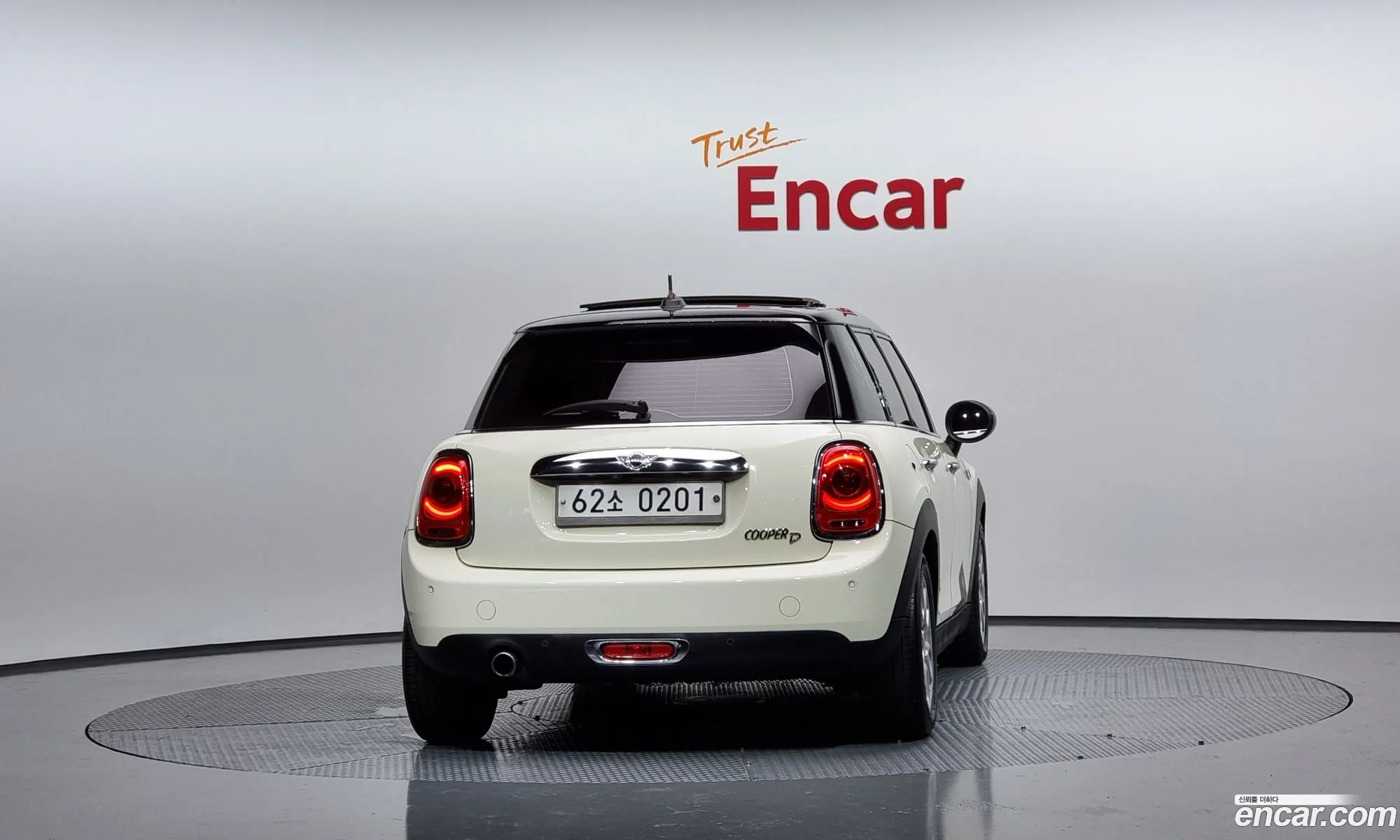 Mini Cooper D 5-Door High 3Rd Generation - фотография 1021464