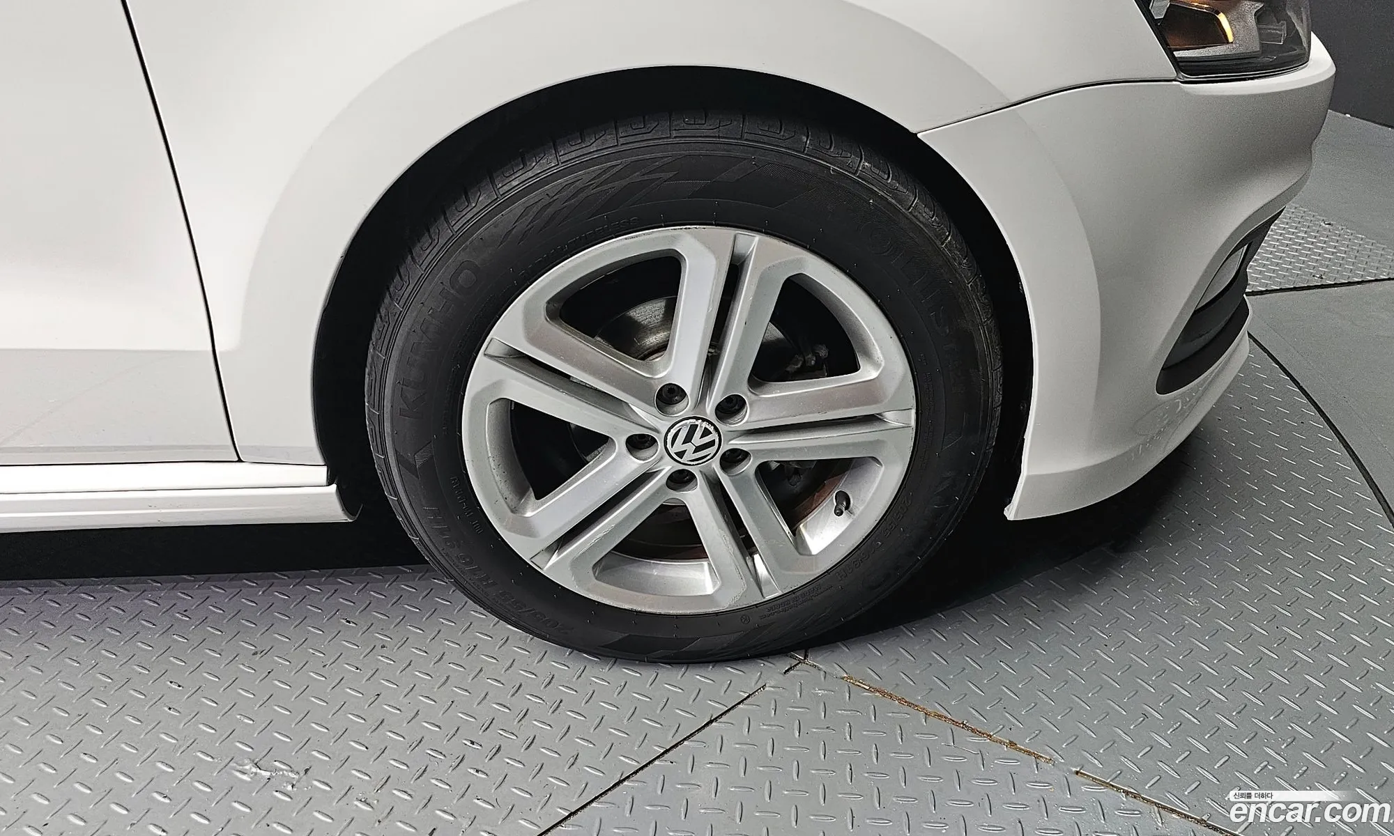 Volkswagen Polo 16 Tdi R-Line 5Th Generation - фотография 12408031