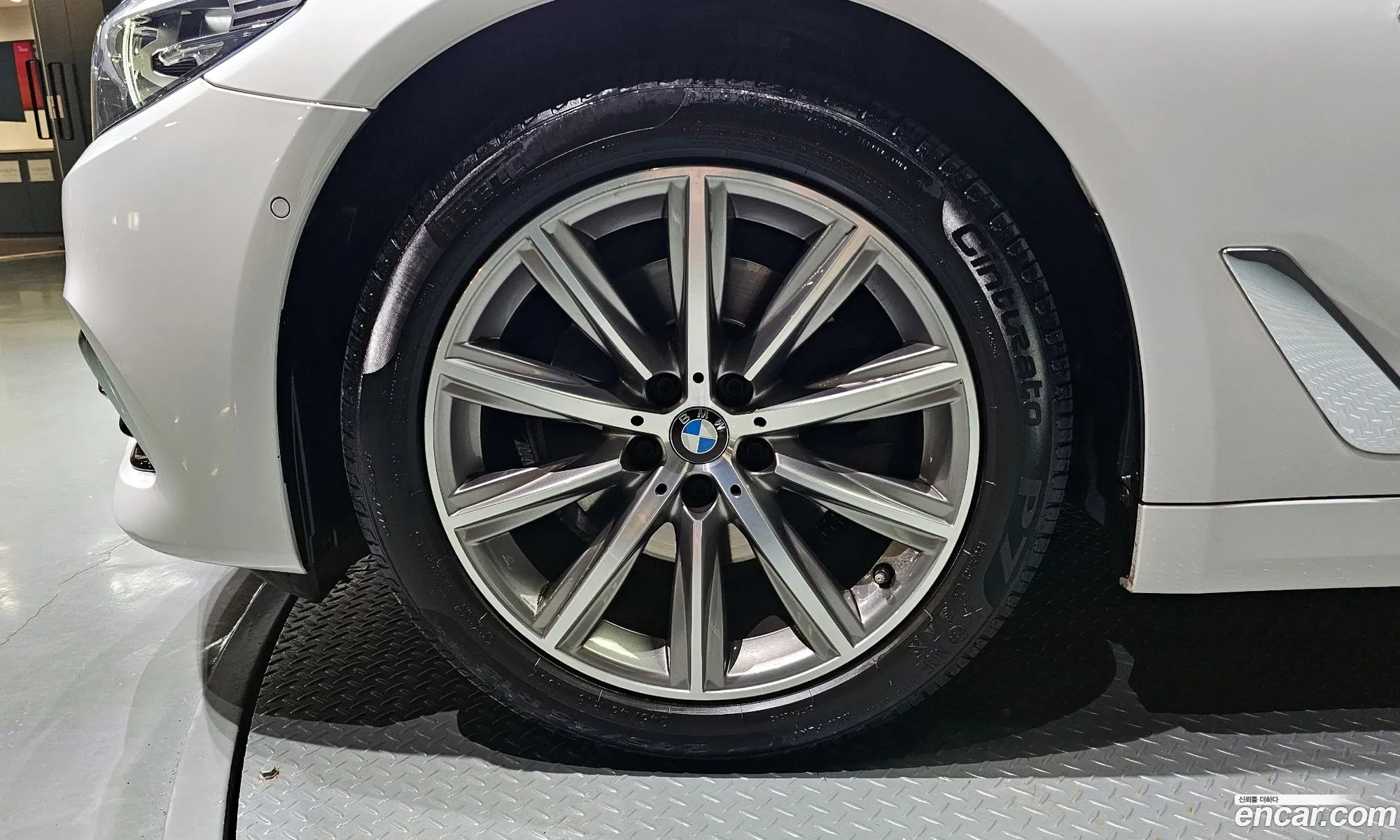 BMW 5 Series G30 520I Luxury - фотография 1051133