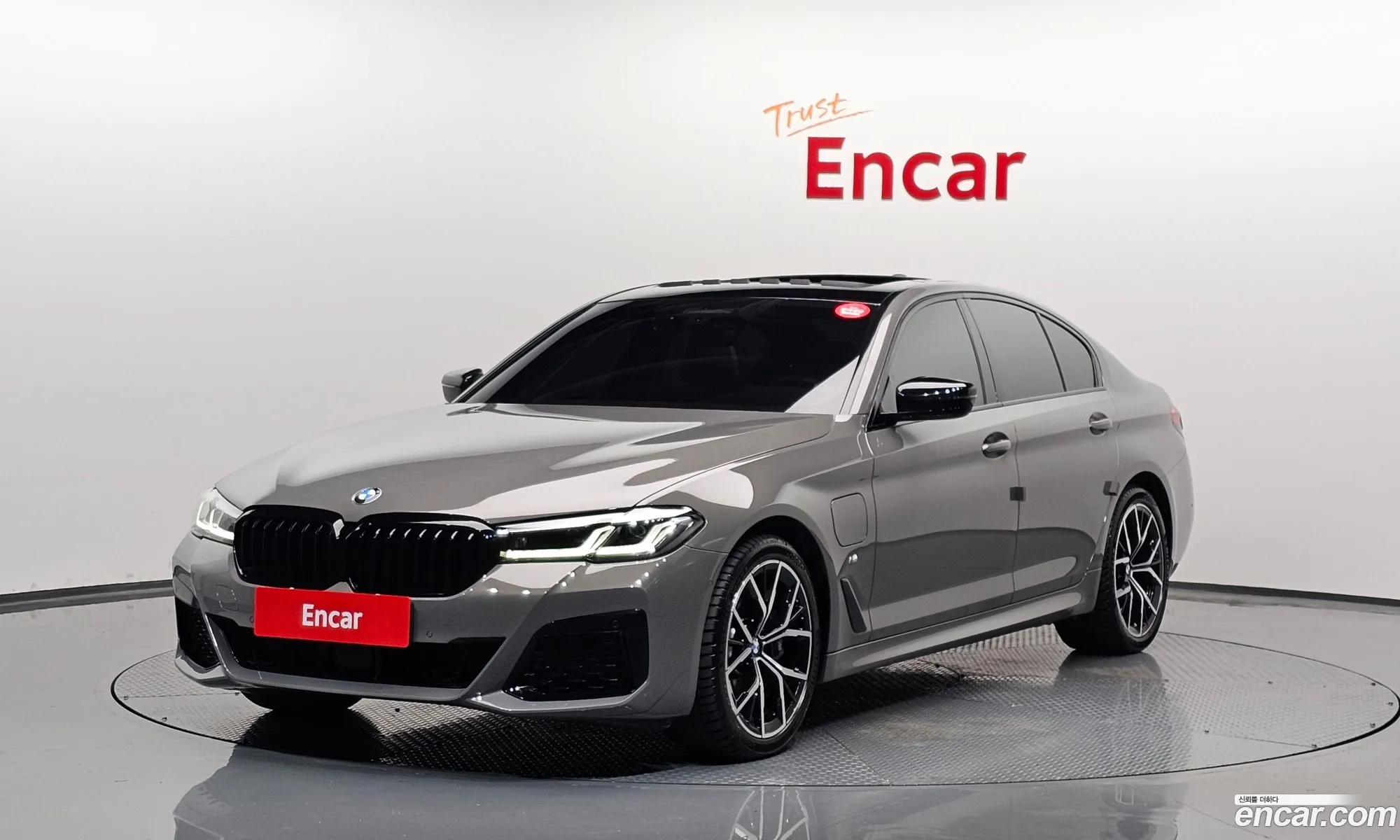 BMW 5 Series G30 530E M Sports - фотография 13165526