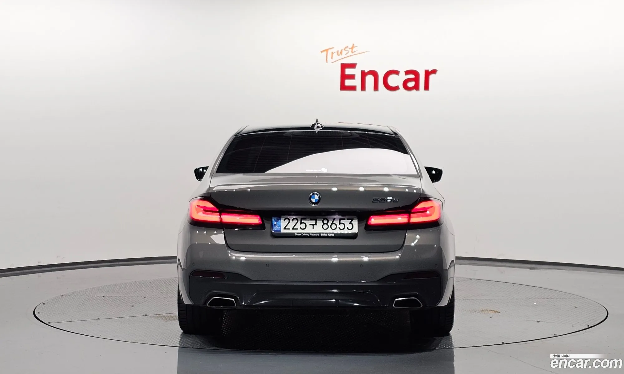 BMW 5 Series G30 530E M Sports - фотография 13165529