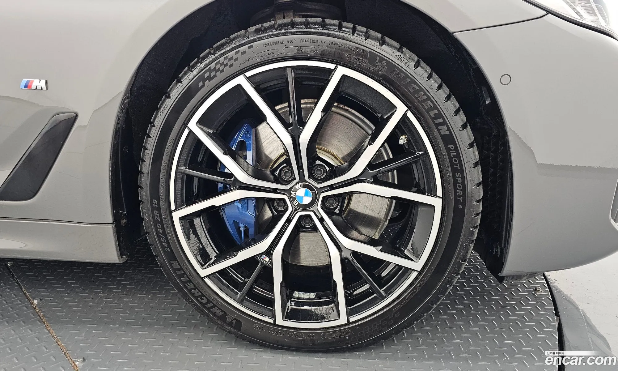 BMW 5 Series G30 530E M Sports - фотография 13165530
