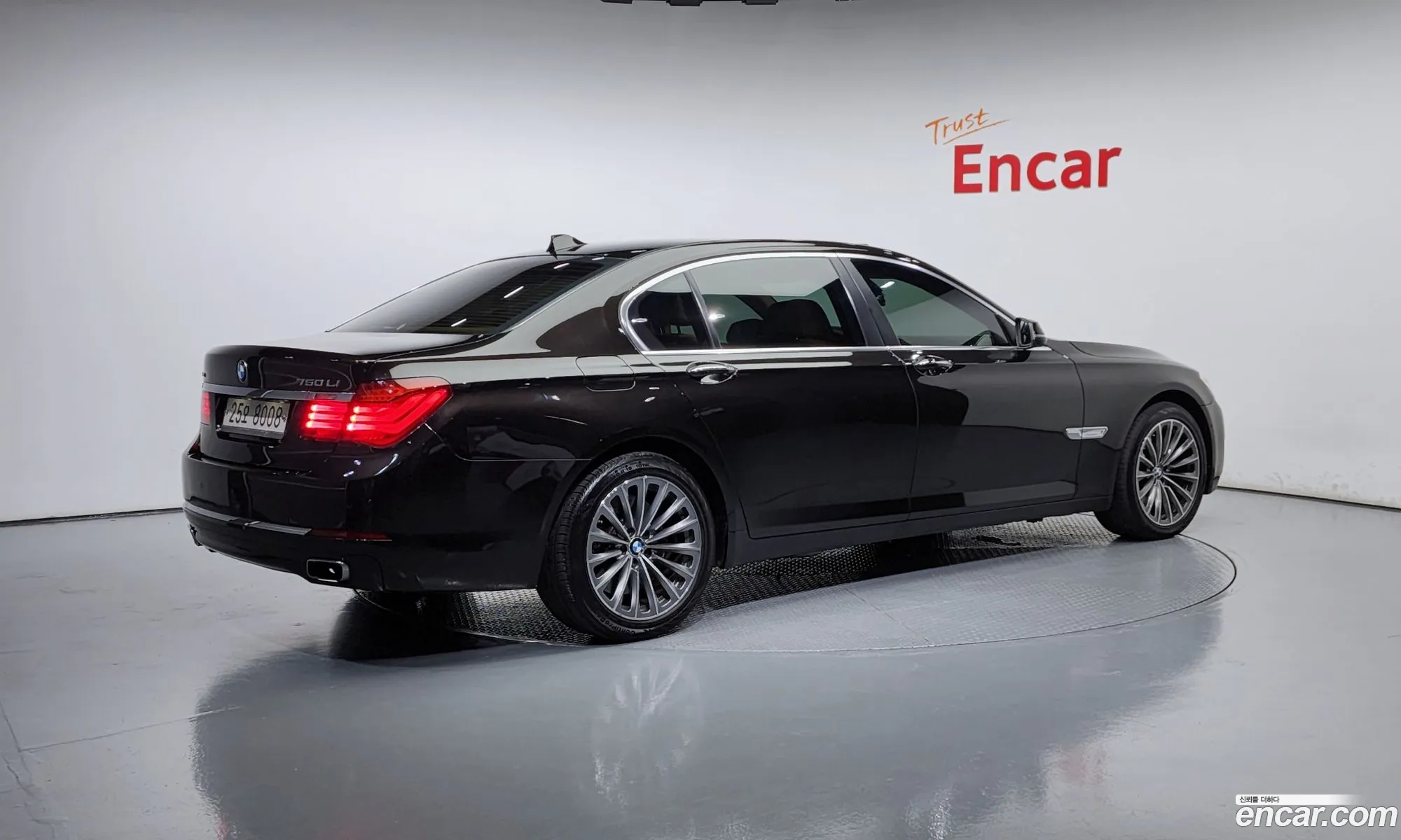 BMW 7 Series F01 750Li xDrive Individual - фотография 13503825