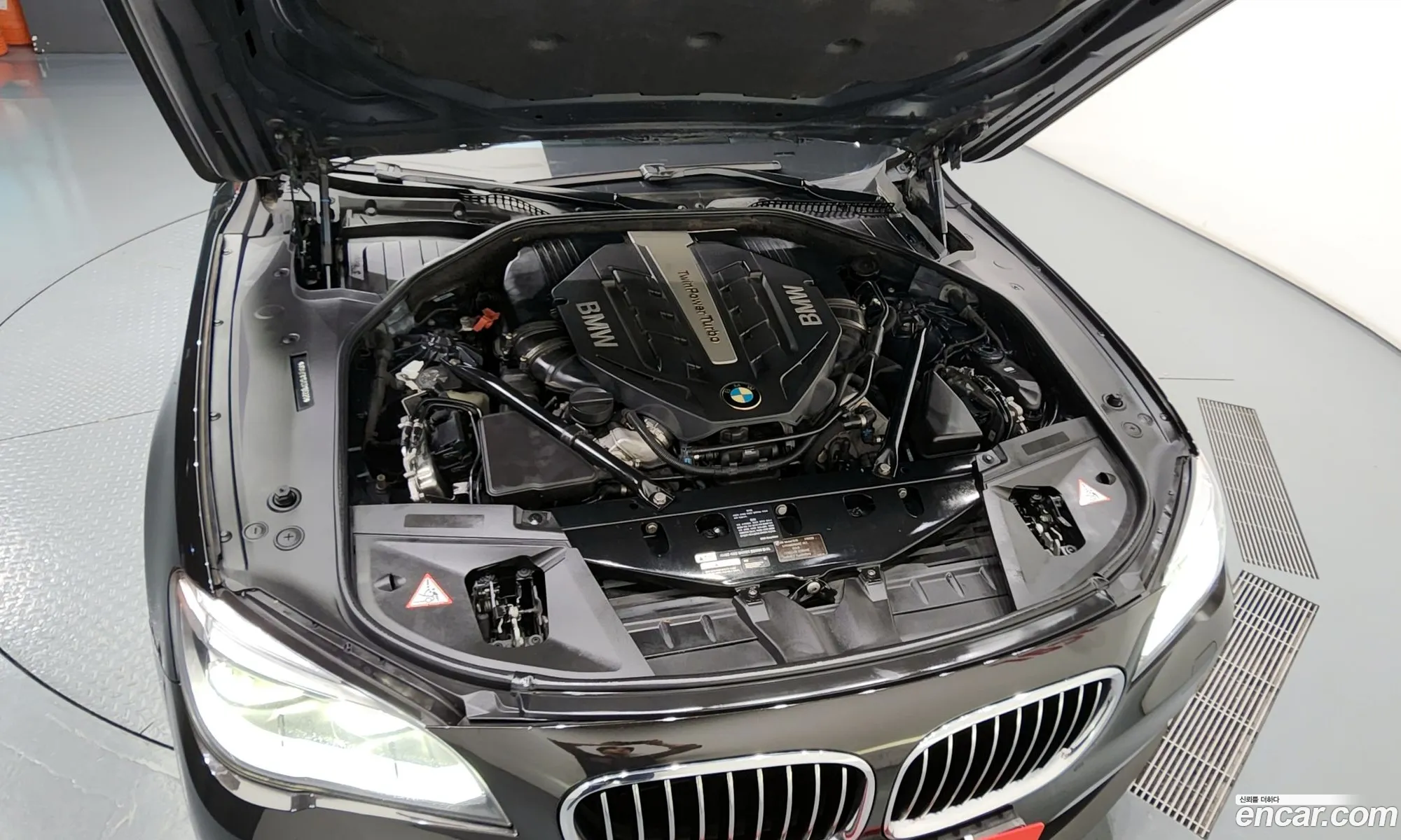 BMW 7 Series F01 750Li xDrive Individual - фотография 13503829