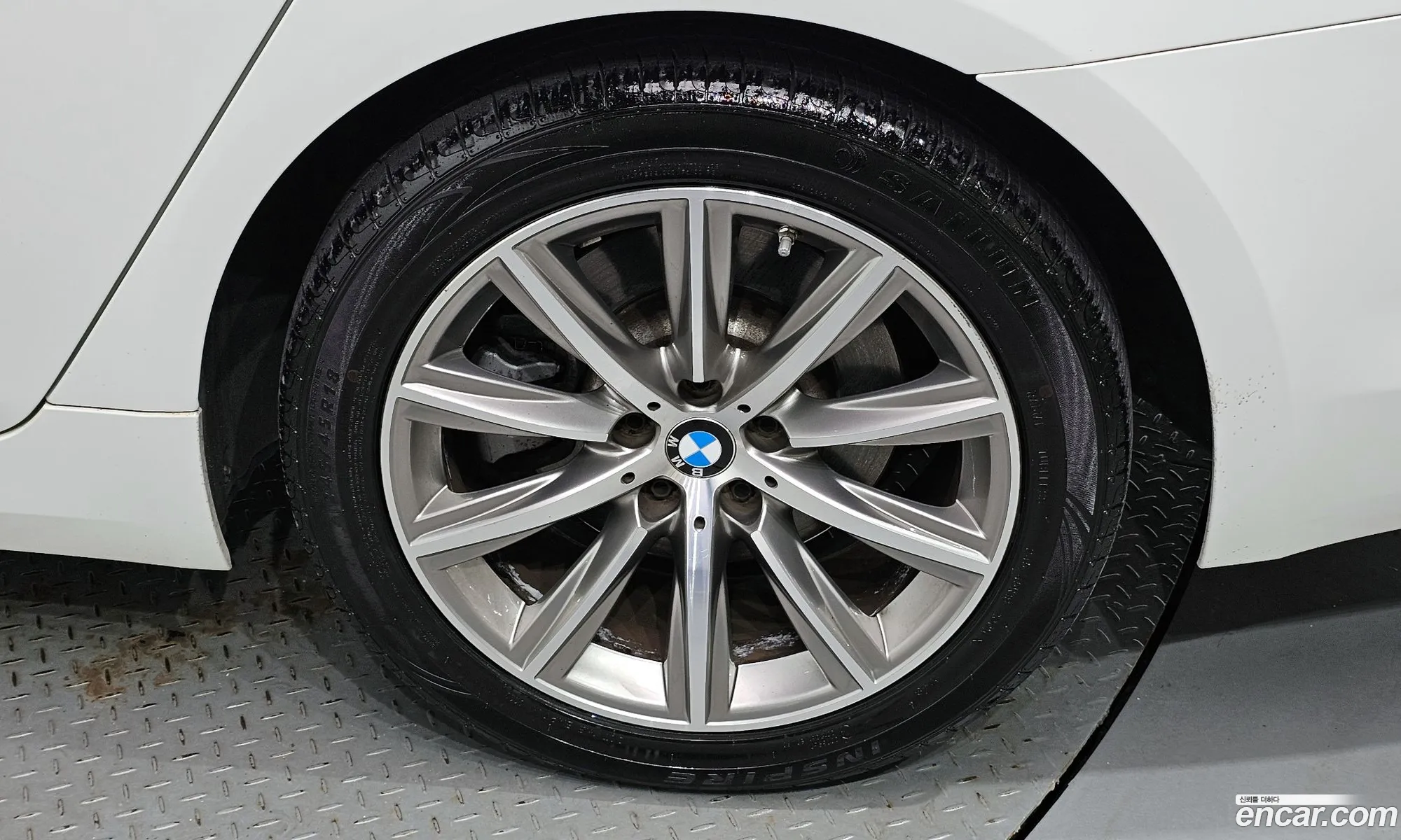 BMW 5 Series G30 520I Luxury - фотография 1254524