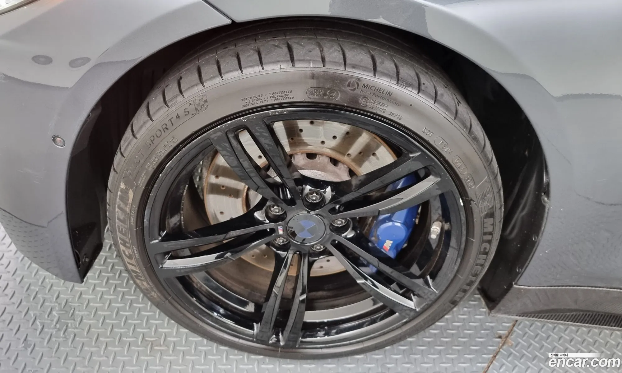 BMW M4 F82 M4 Convertible Performance Silencer Edition - фотография 1254499