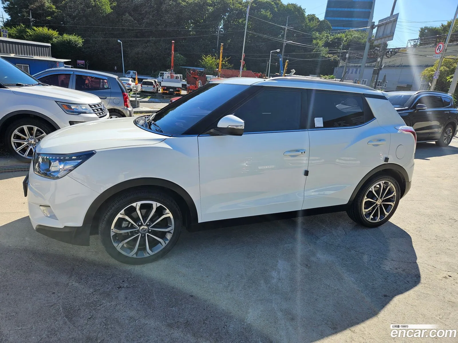Kg Mobility Ssangyong Tivoli Lx 2Wd Top-Of-The-Line Model - фотография 6936352