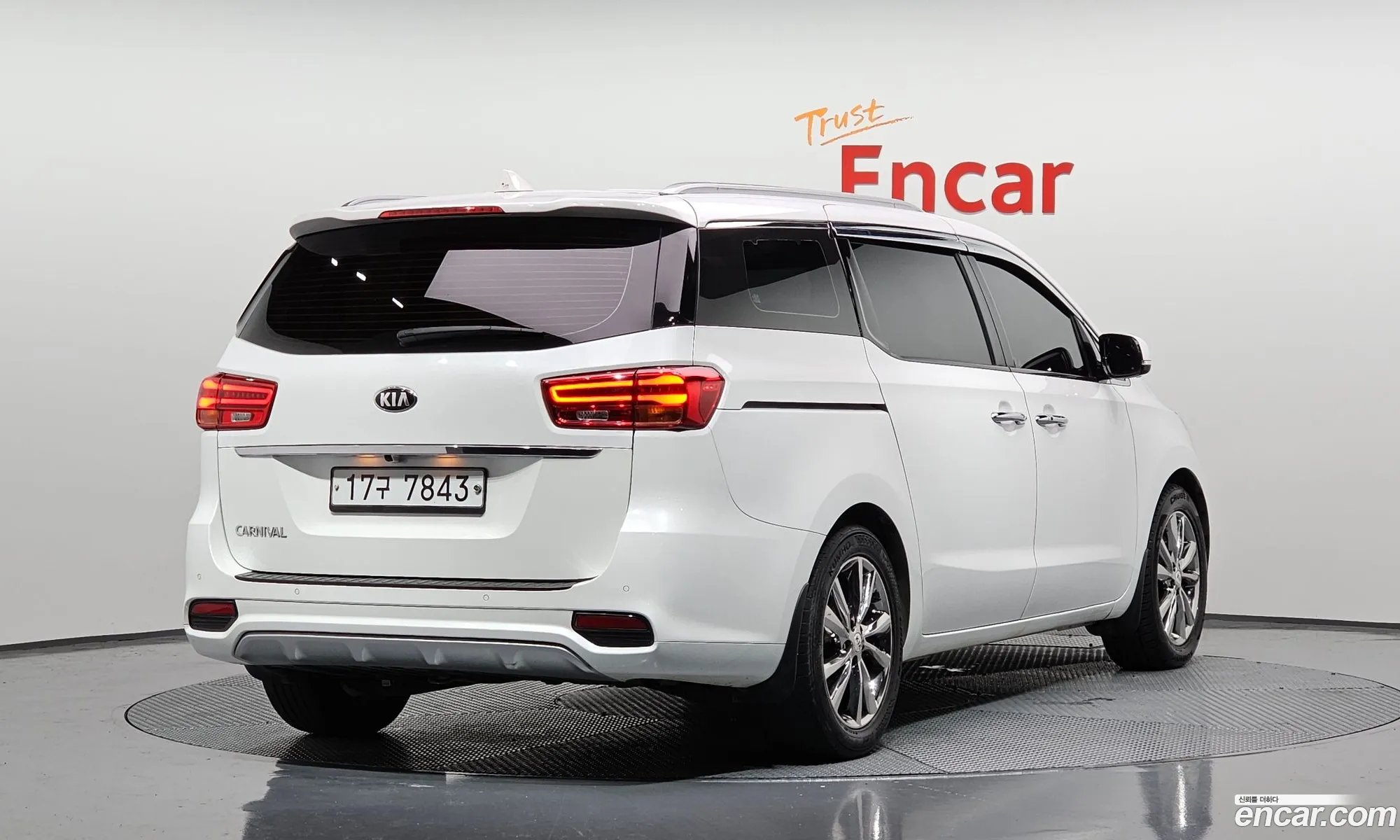 Kia The New Carnival 9-Seater Noblesse - фотография 13710045