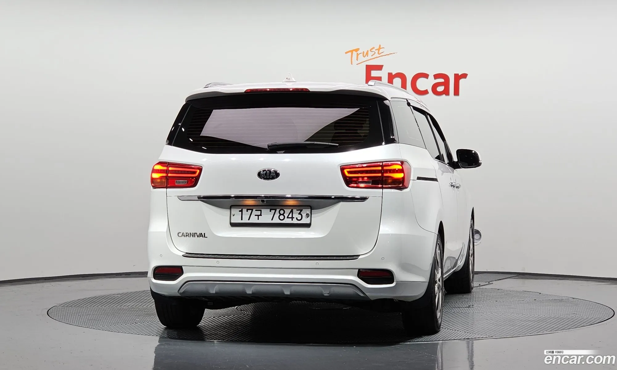 Kia The New Carnival 9-Seater Noblesse - фотография 13710047