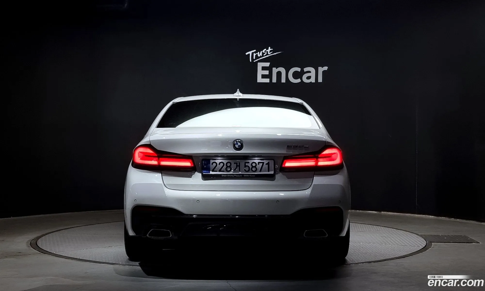 BMW 5 Series G30 530E M Sports - фотография 1149419