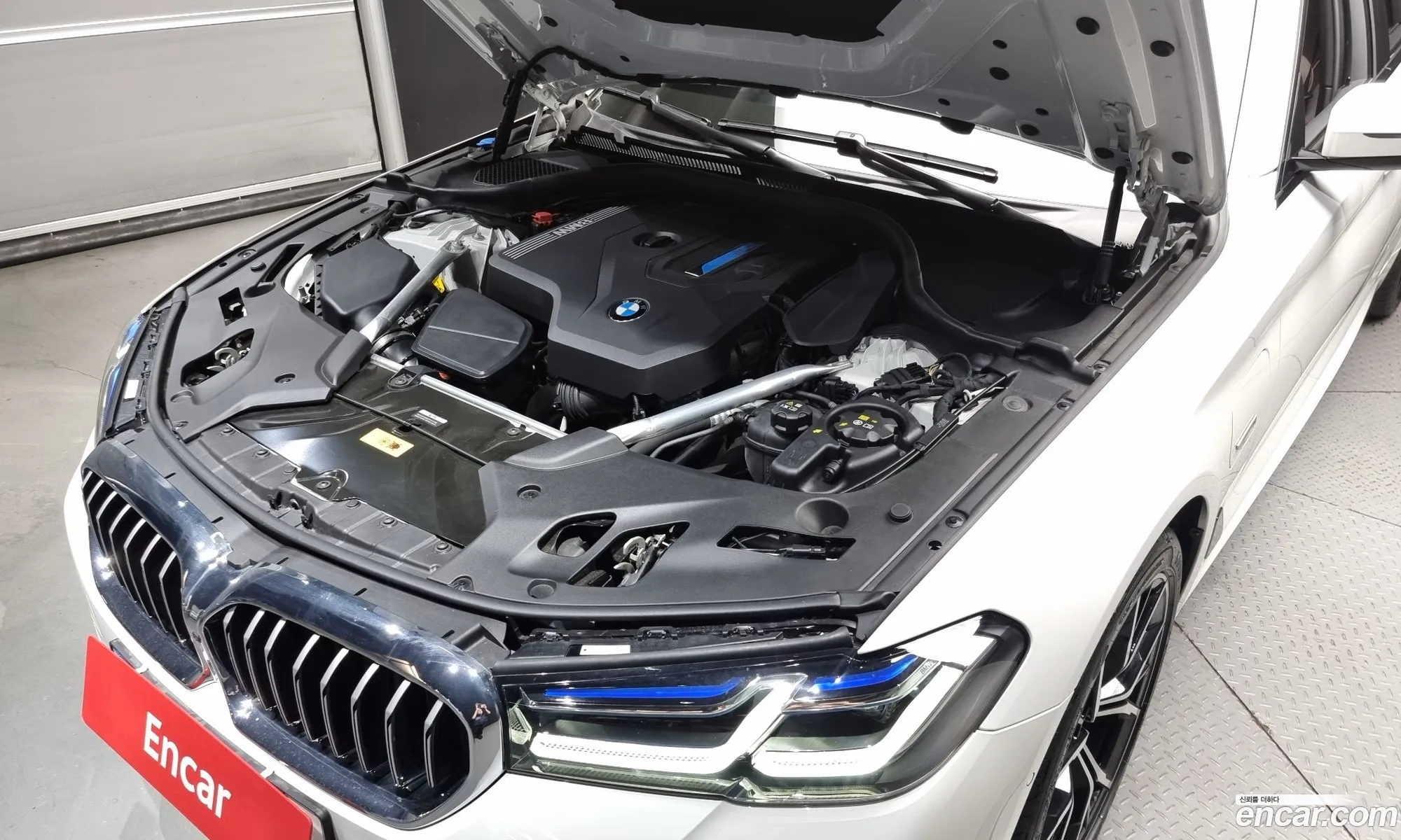 BMW 5 Series G30 530E M Sports - фотография 1149421