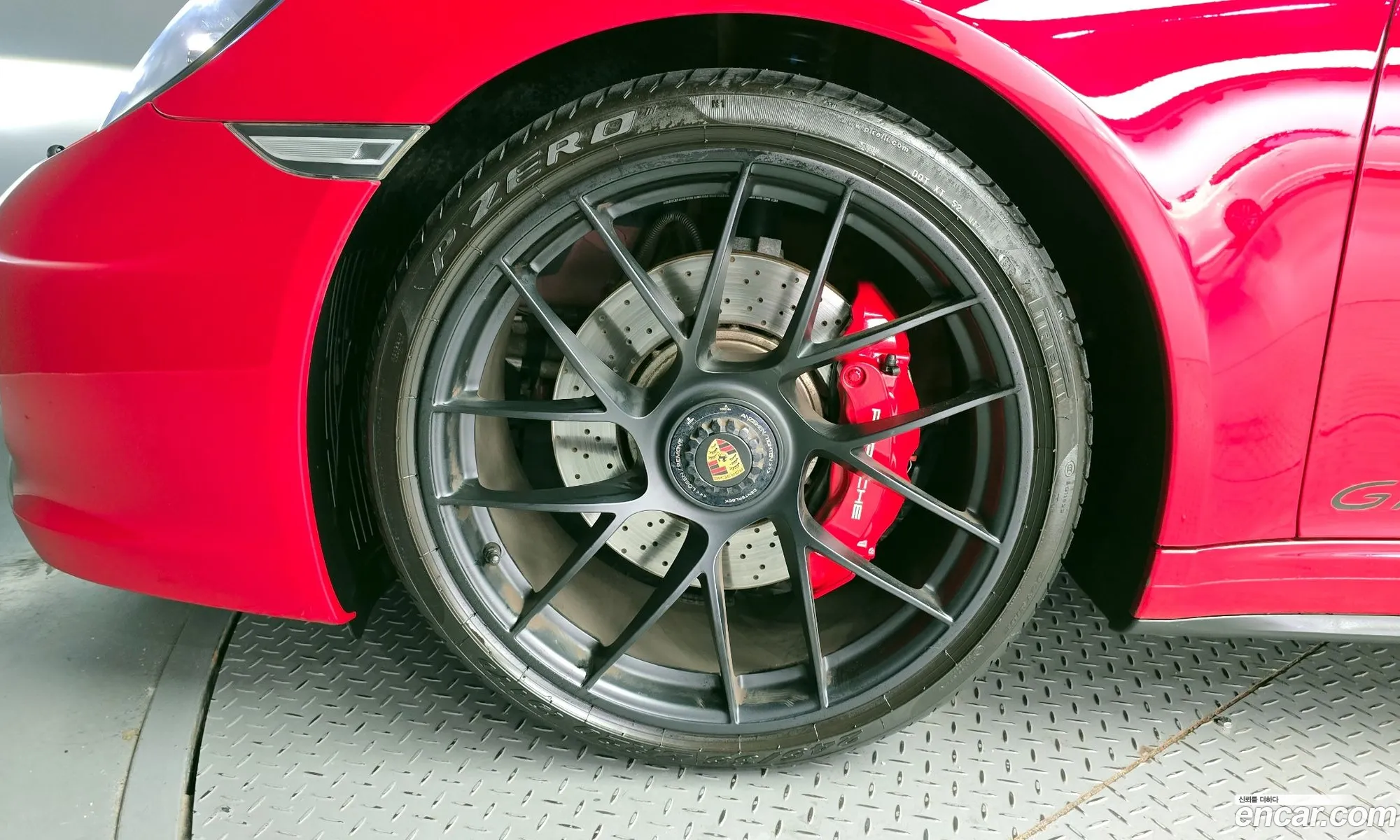 Porsche 911 Carrera 4 Gts 991 - фотография 8040348