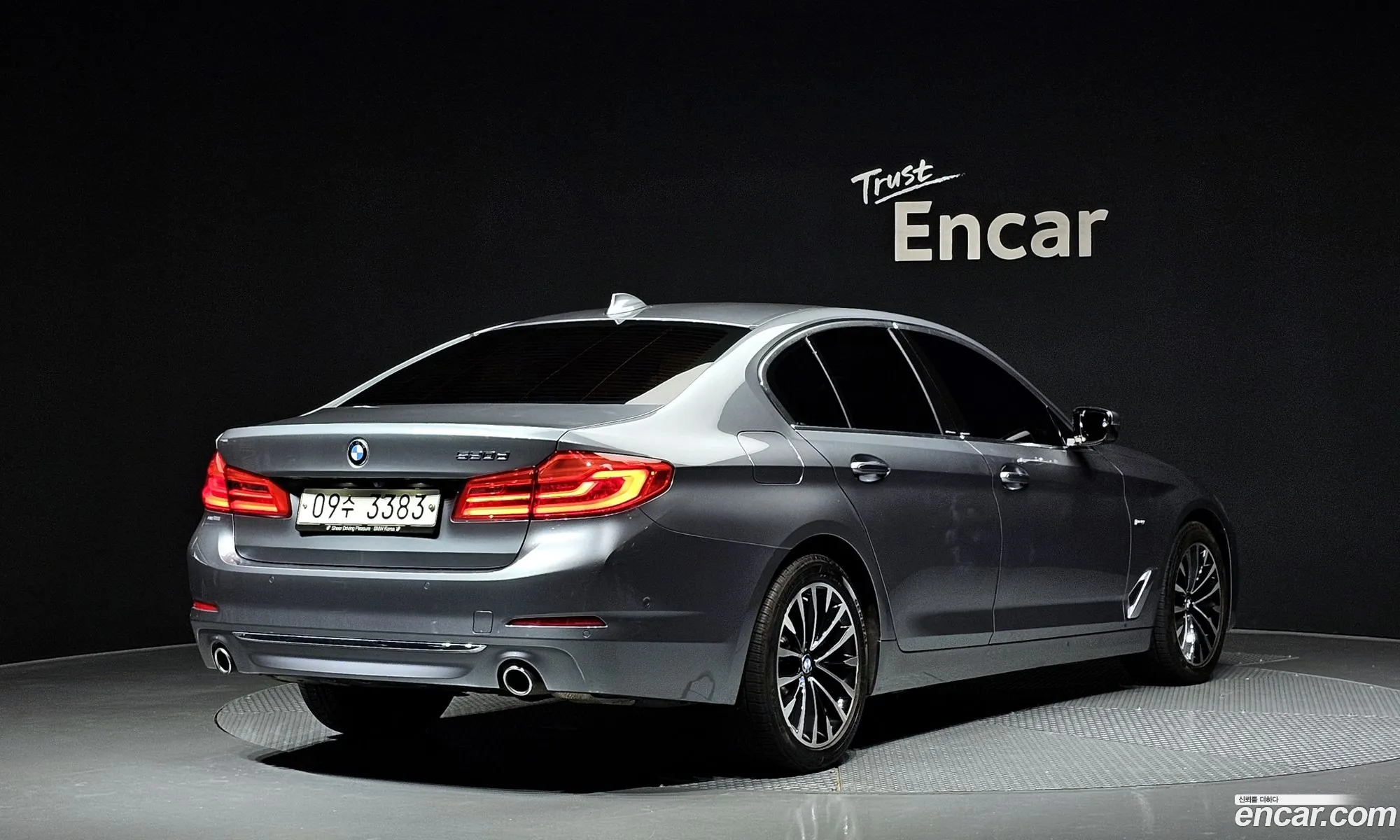BMW 5 Series G30 520D Luxury Special Edition - фотография 1082438