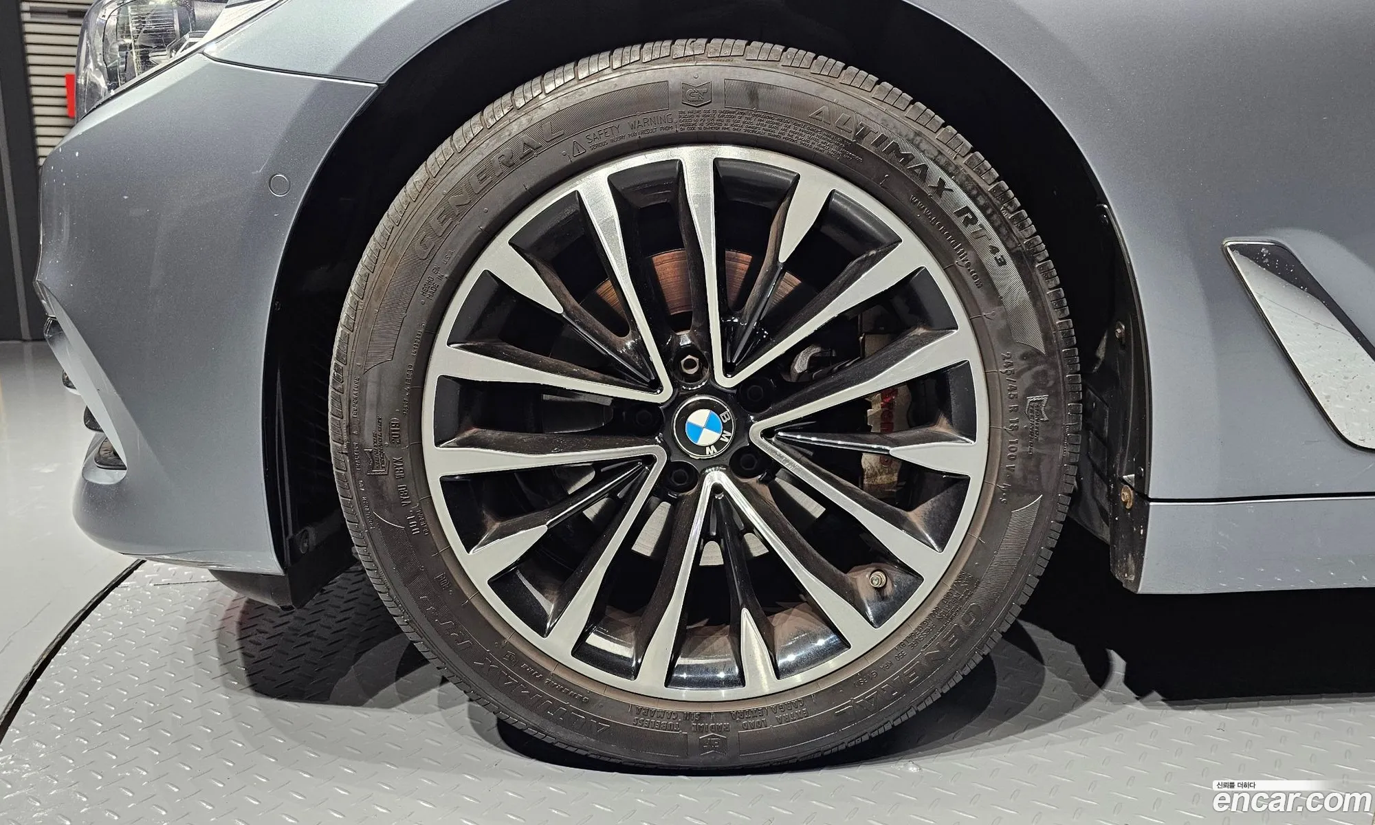 BMW 5 Series G30 520D Luxury Special Edition - фотография 1082441