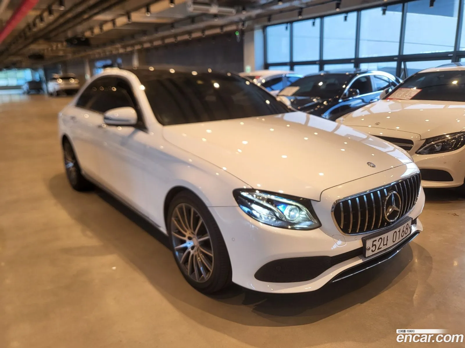 Mercedes E-Class W213 E300 4Matic Avant Garde - фотография 13959368