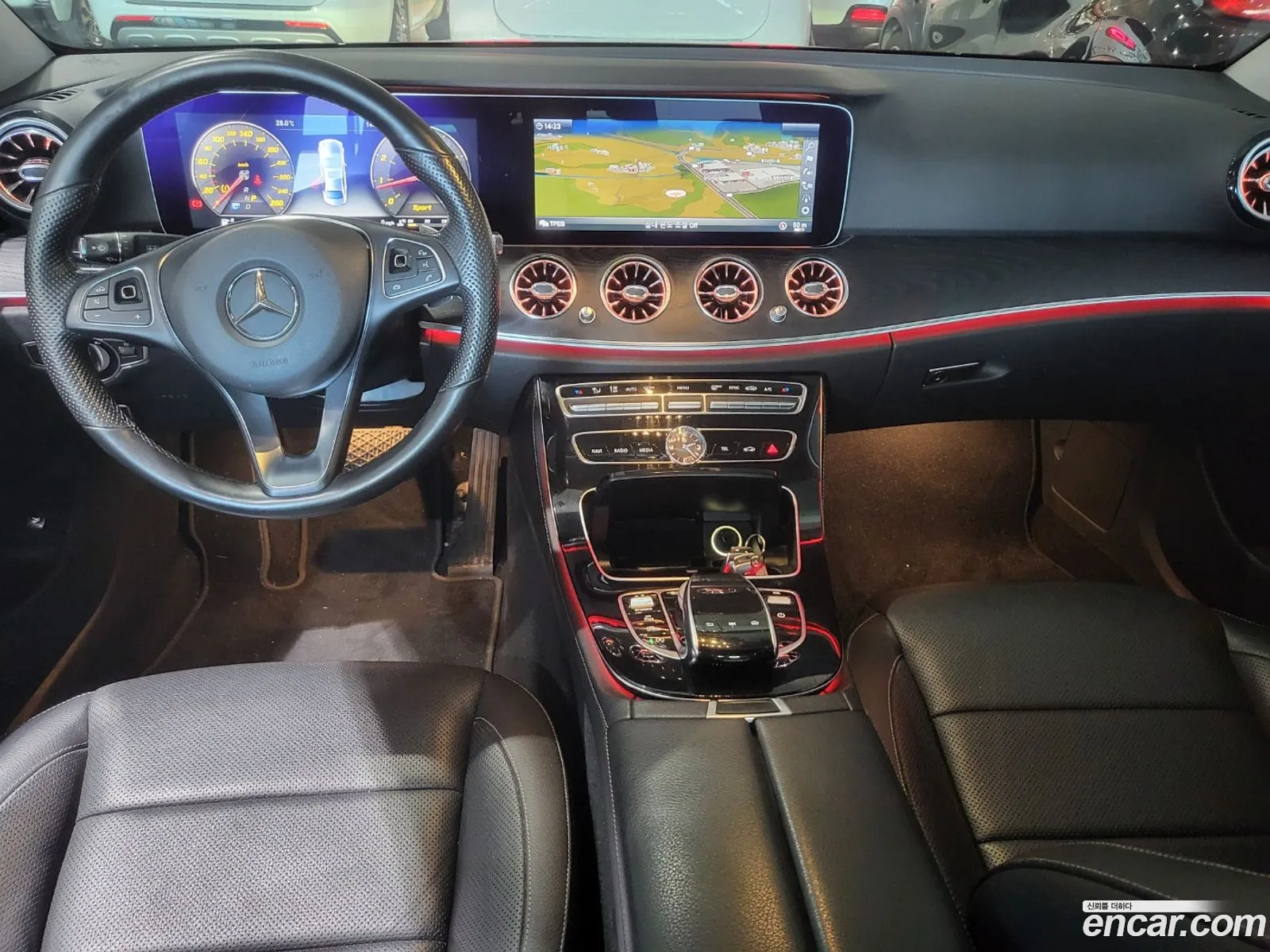 Mercedes E-Class W213 E300 4Matic Avant Garde - фотография 13959370