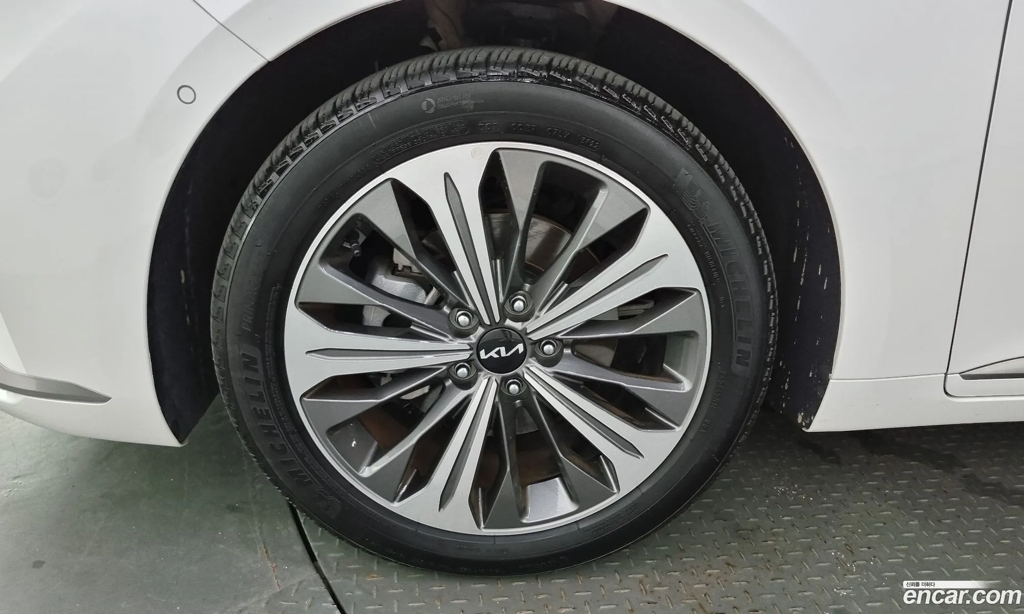 Kia K8 Hybrid Signature - фотография 13922269