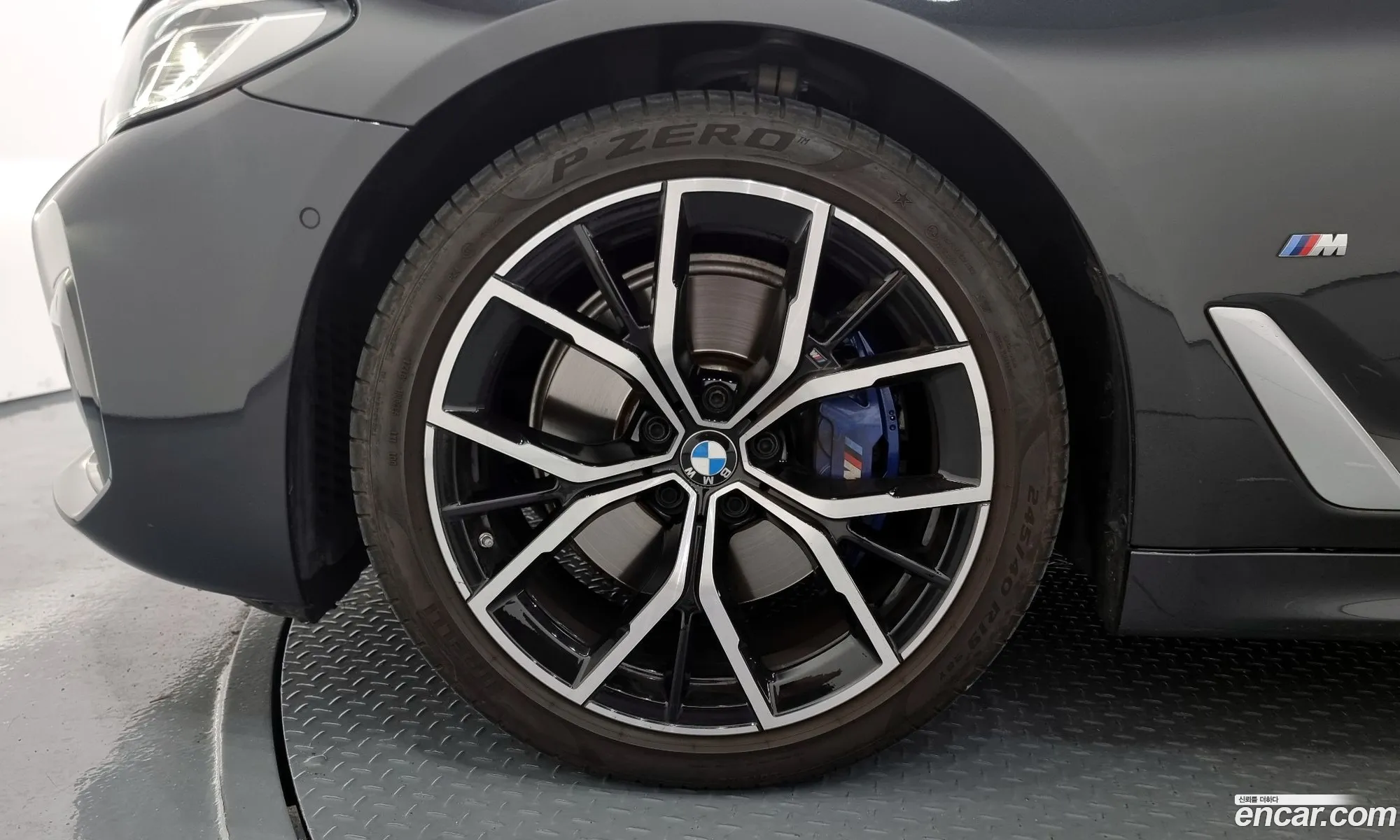 BMW 5 Series G30 530I xDrive M Sports - фотография 1085041