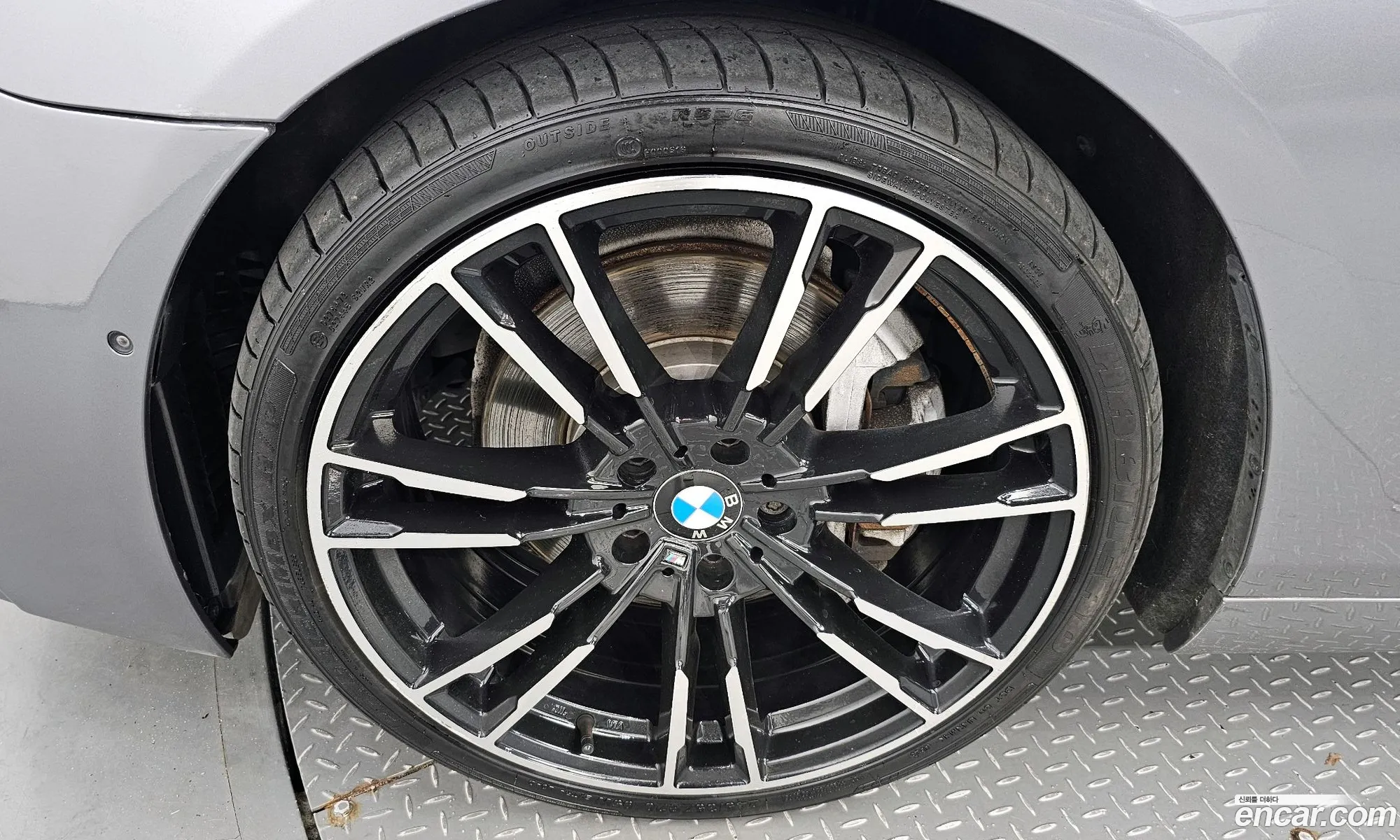 BMW 6 Series F12 640I Gran Coupe - фотография 1072911