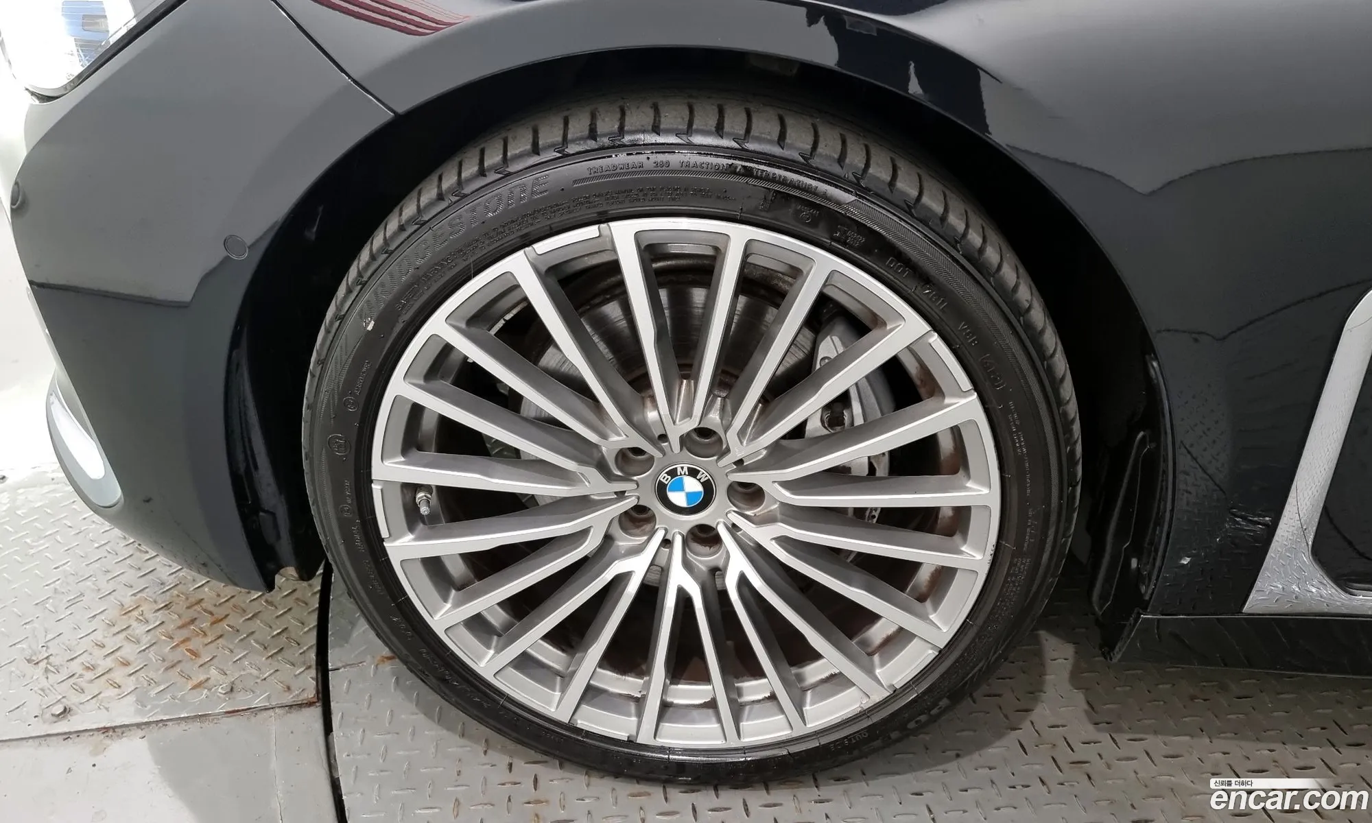 BMW 7 Series G11 740D xDrive Design Pure Excellence - фотография 13481191