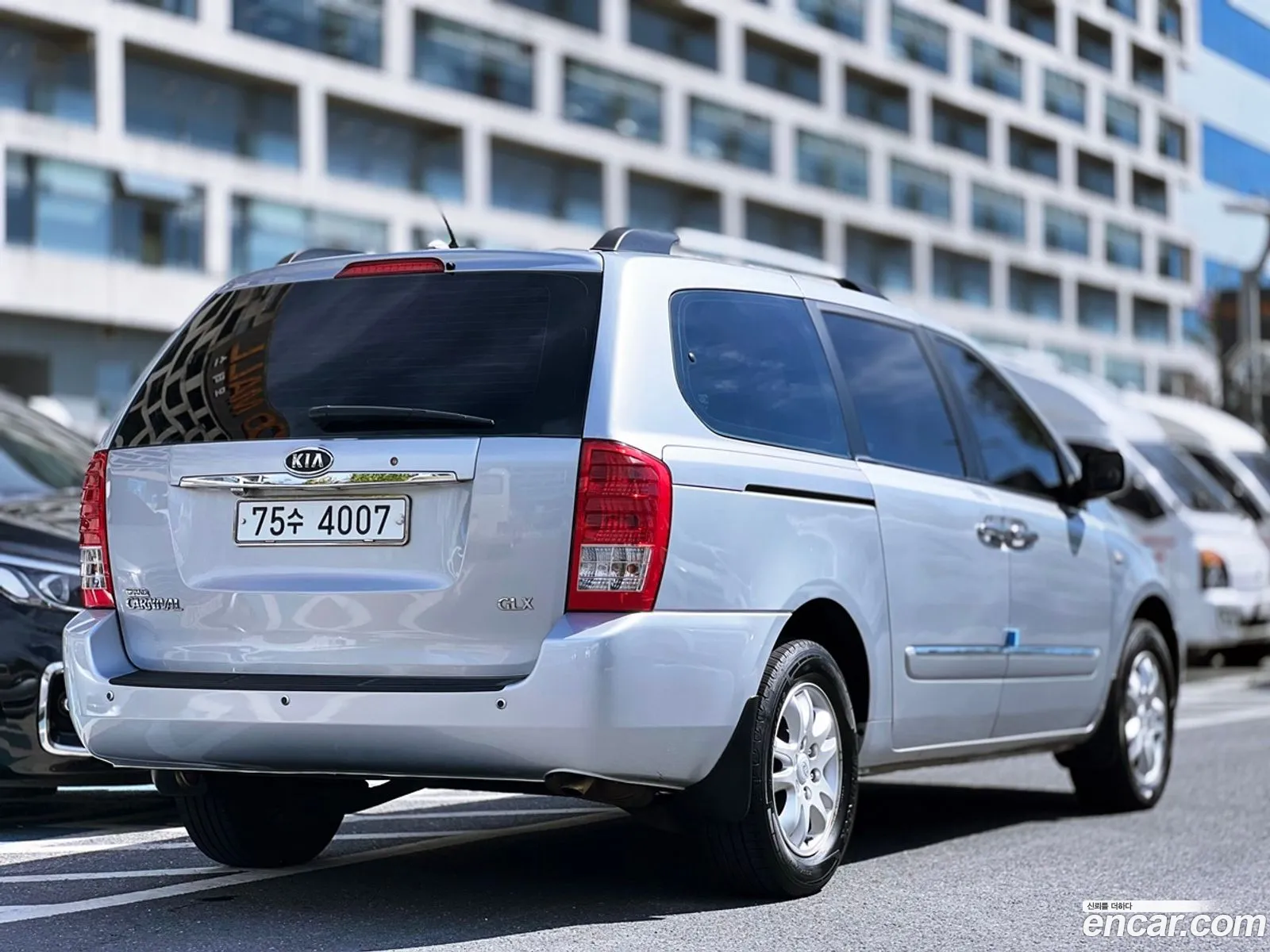 Kia Grand Carnival Lpi Glx Basic Model - фотография 12521409