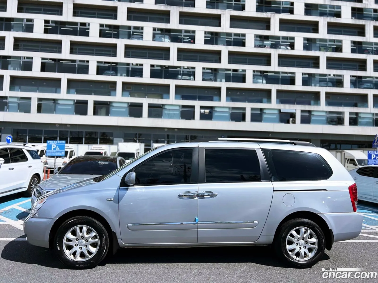 Kia Grand Carnival Lpi Glx Basic Model - фотография 12521410
