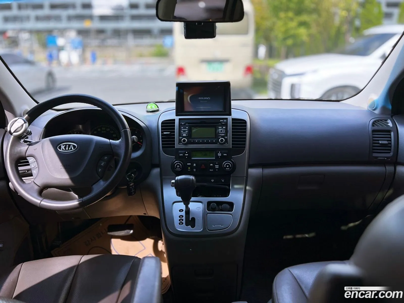 Kia Grand Carnival Lpi Glx Basic Model - фотография 12521411