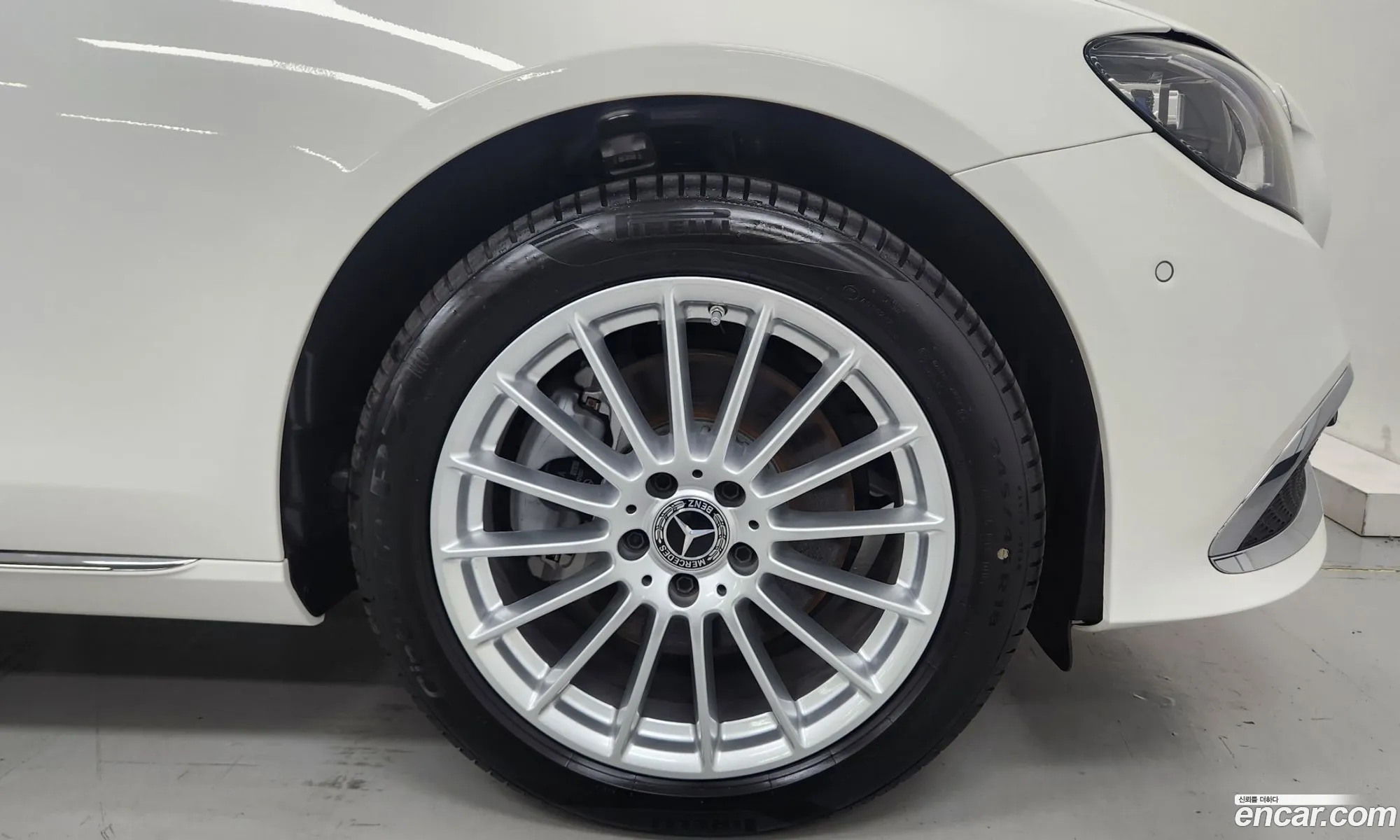 Benz E-Class W213 E220D 4Matic Exclusive - фотография 14034807