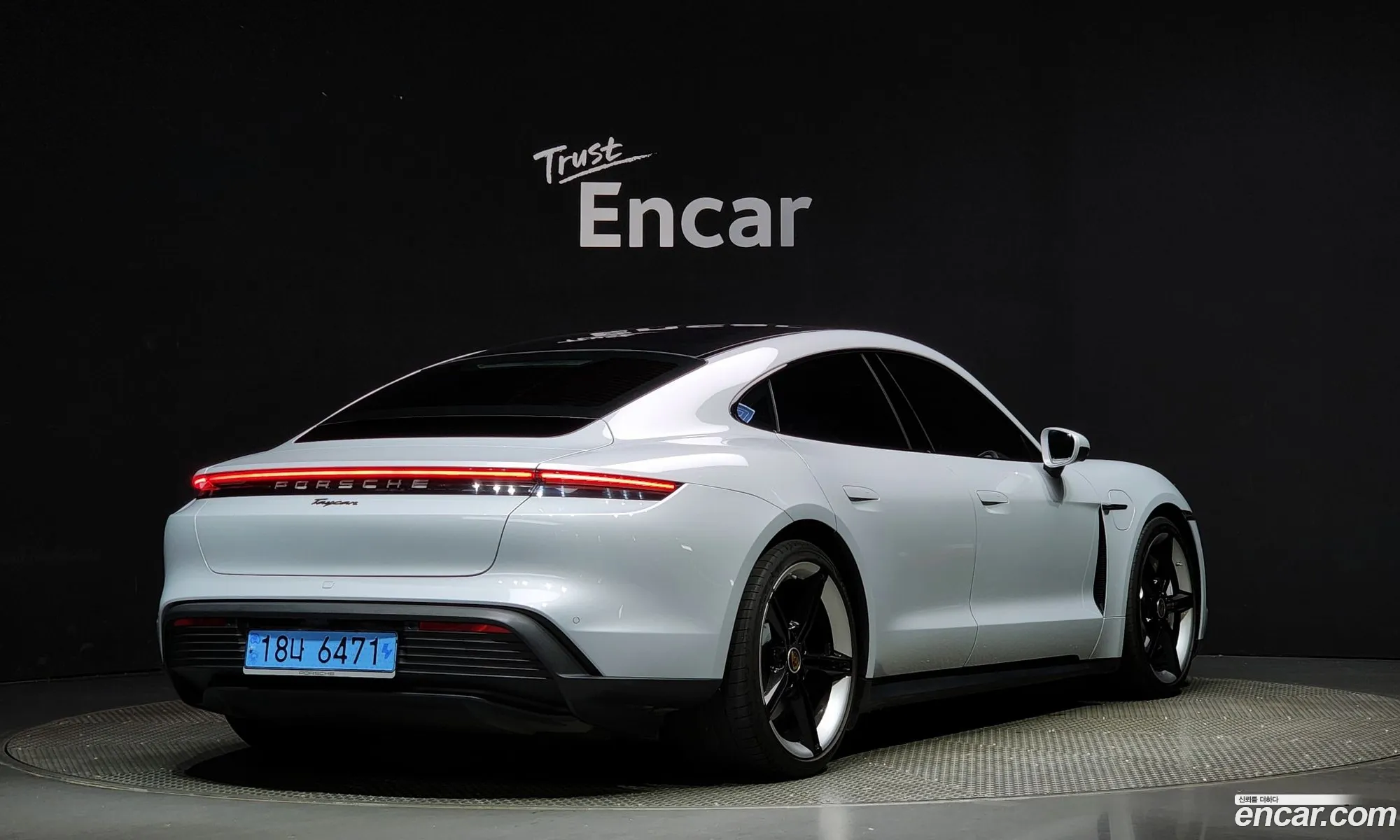 Porsche Taycan Base - фотография 8040272