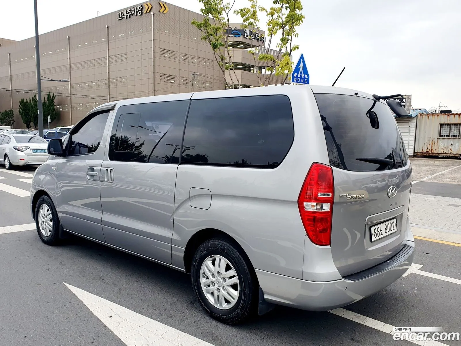 Hyundai Grand Starex 5-Seater Van Smart - фотография 12515571