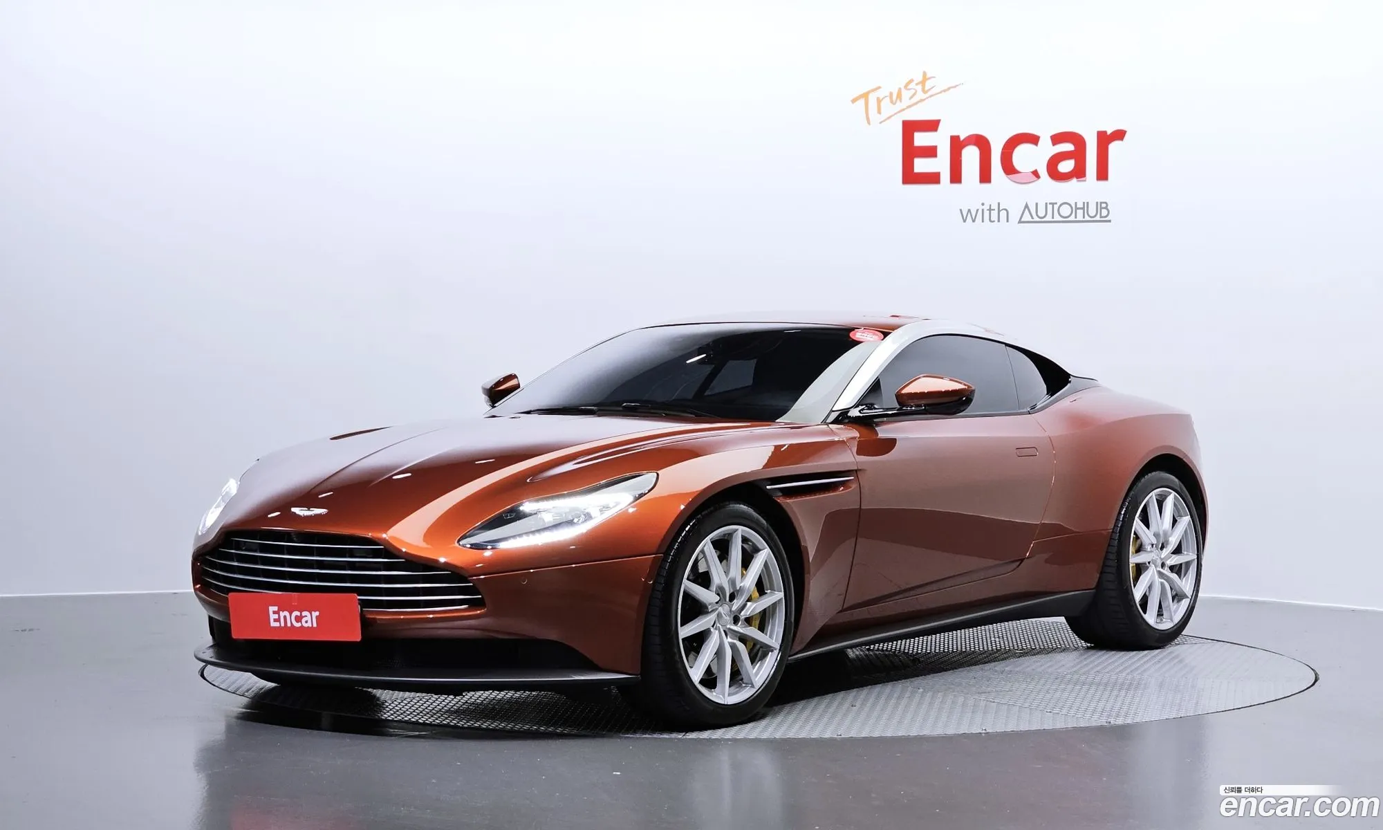 Db11 40 V8 Coupe - фотография 3525423