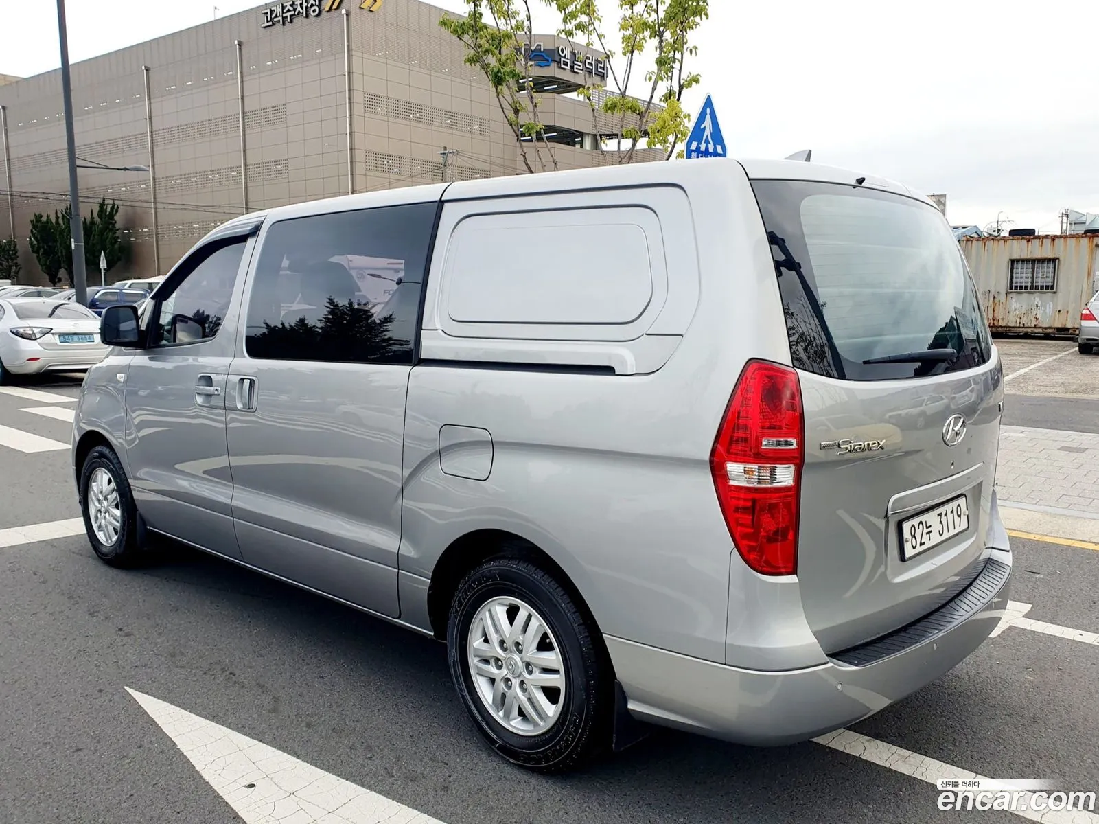 Hyundai The New Grand Starex Van 5-Seater Smart - фотография 14129435