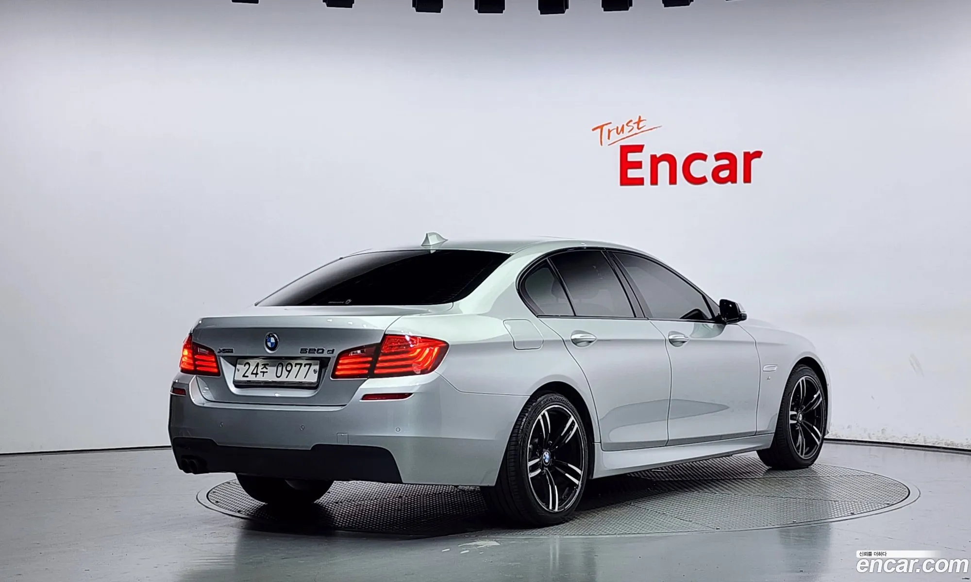 BMW 5 Series F10 520D xDrive M Aerodynamics - фотография 13496442