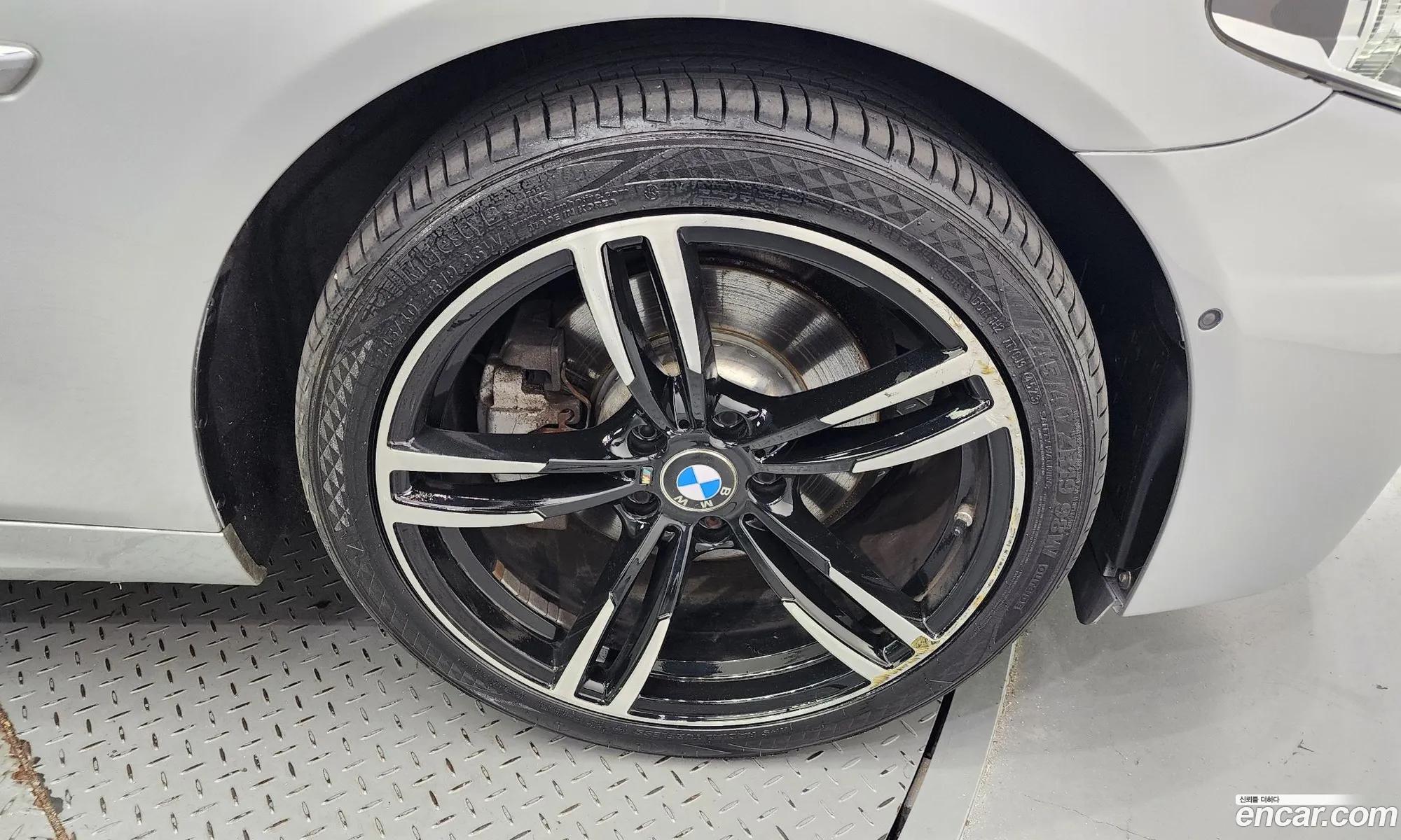 BMW 5 Series F10 520D xDrive M Aerodynamics - фотография 13496445