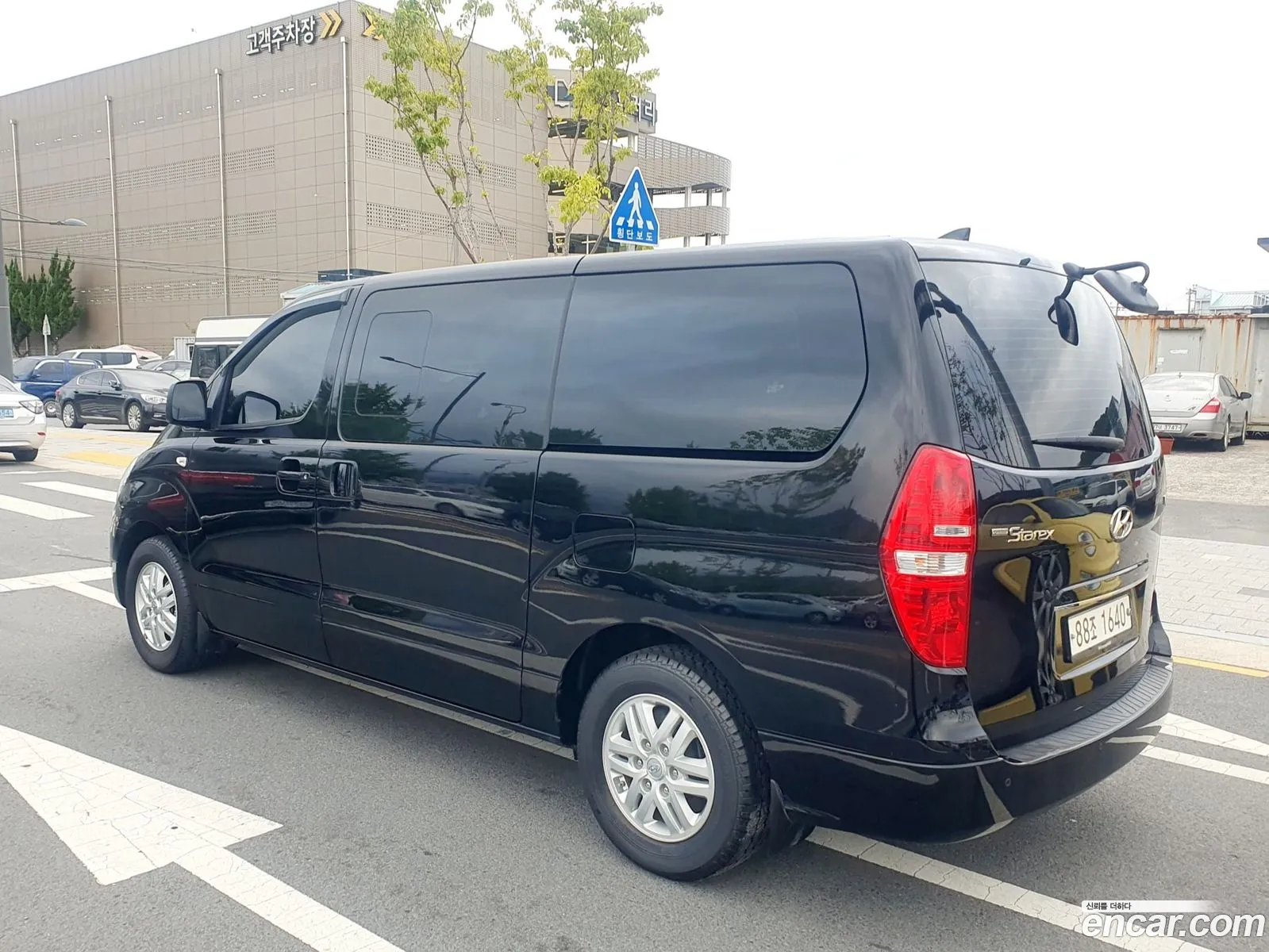 Hyundai Grand Starex 5-Seater Van Modern - фотография 12481562