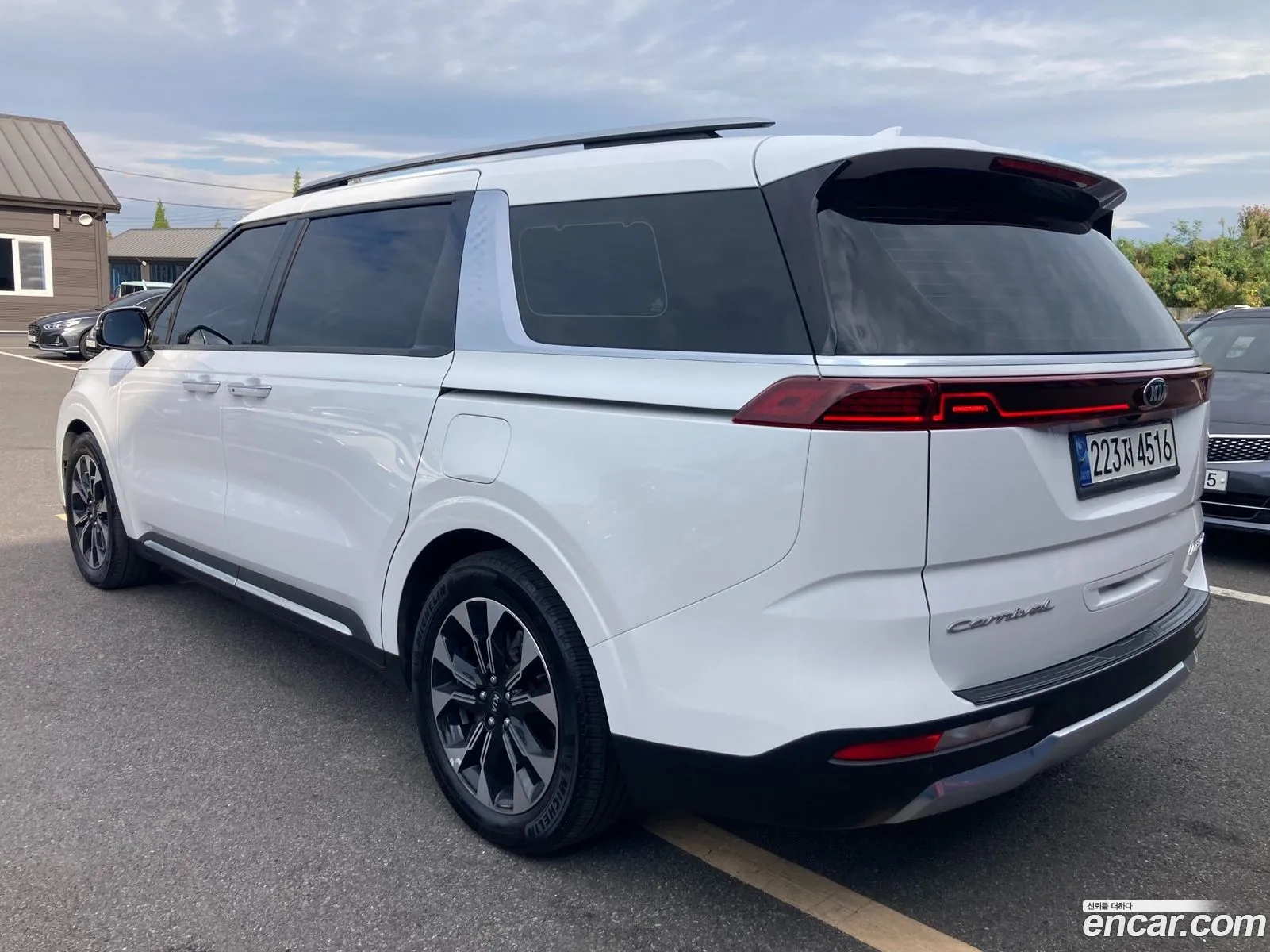Kia Carnival 4Th Generation 7-Seater Signature - фотография 13173648