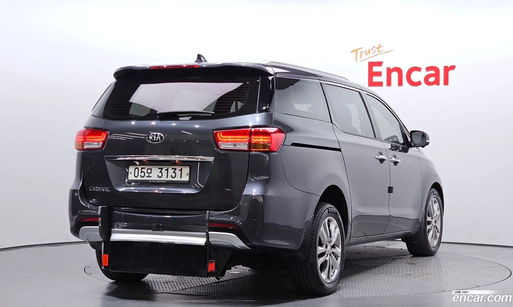 Kia All New Carnival 6-Seater Wheelchair Lift - фотография 14034755