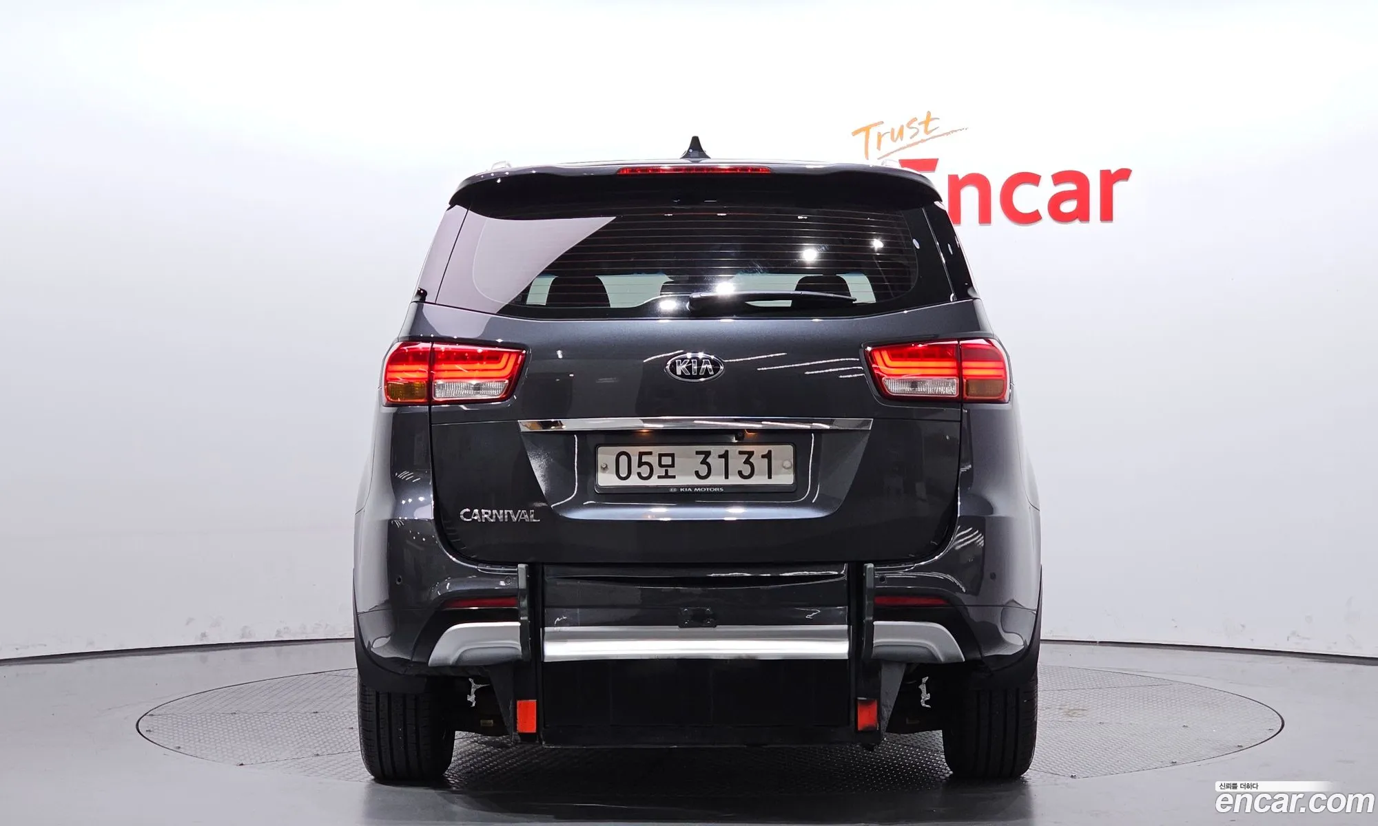 Kia All New Carnival 6-Seater Wheelchair Lift - фотография 14034757