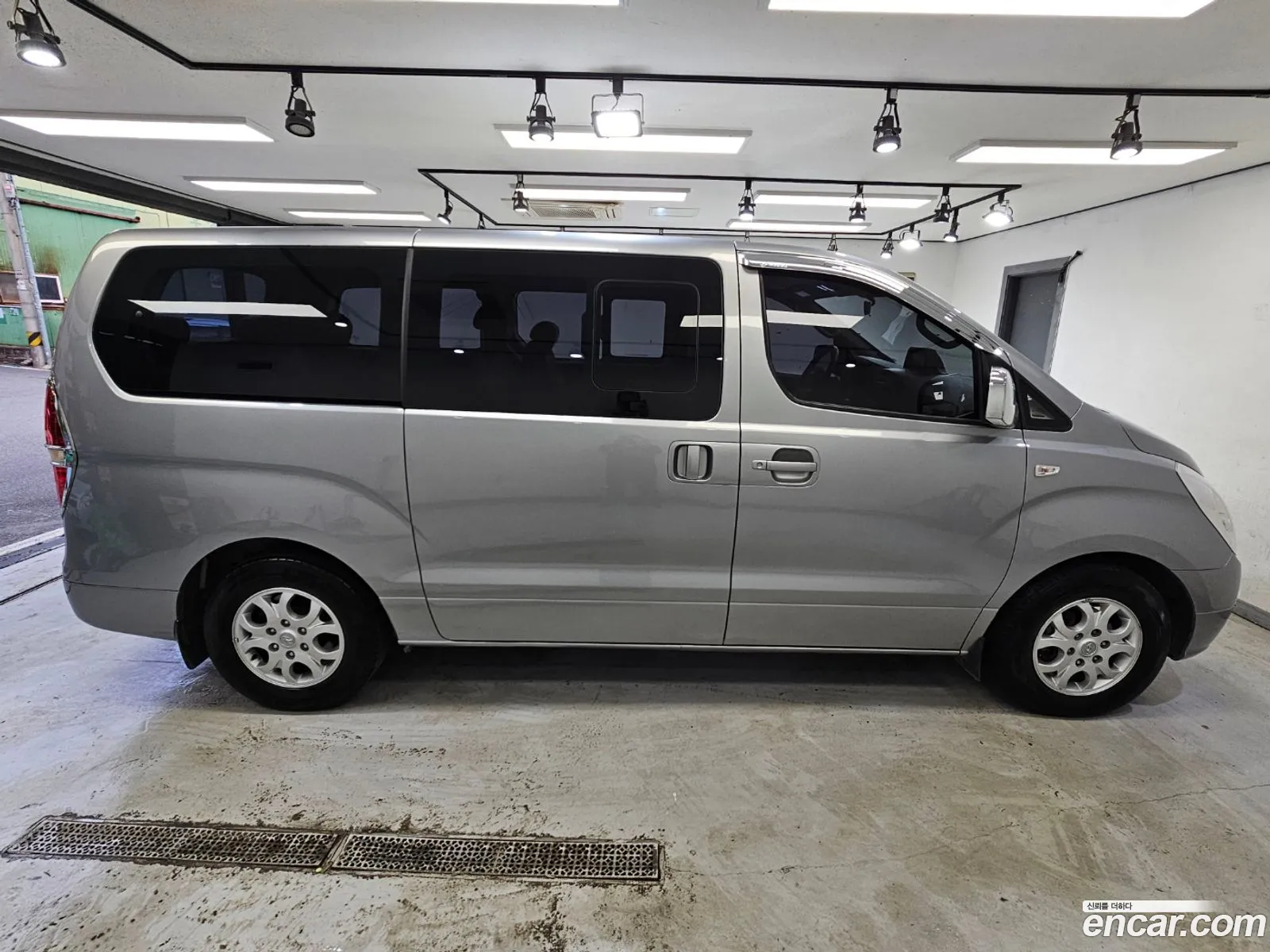 Hyundai Grand Starex 12-Seater Wagon Cvx Deluxe - фотография 12515627