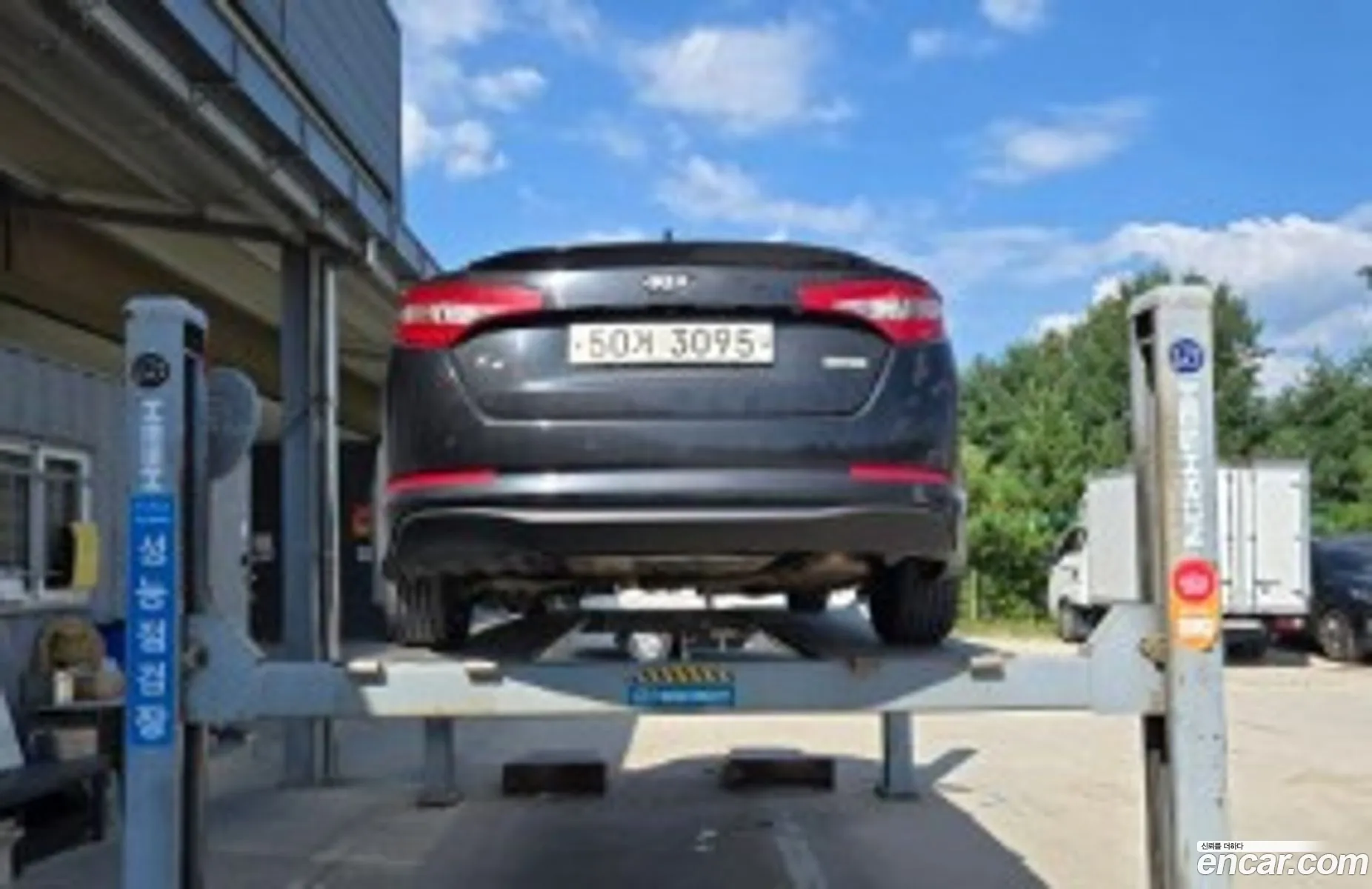 Kia K5 Hybrid Luxury - фотография 12430615