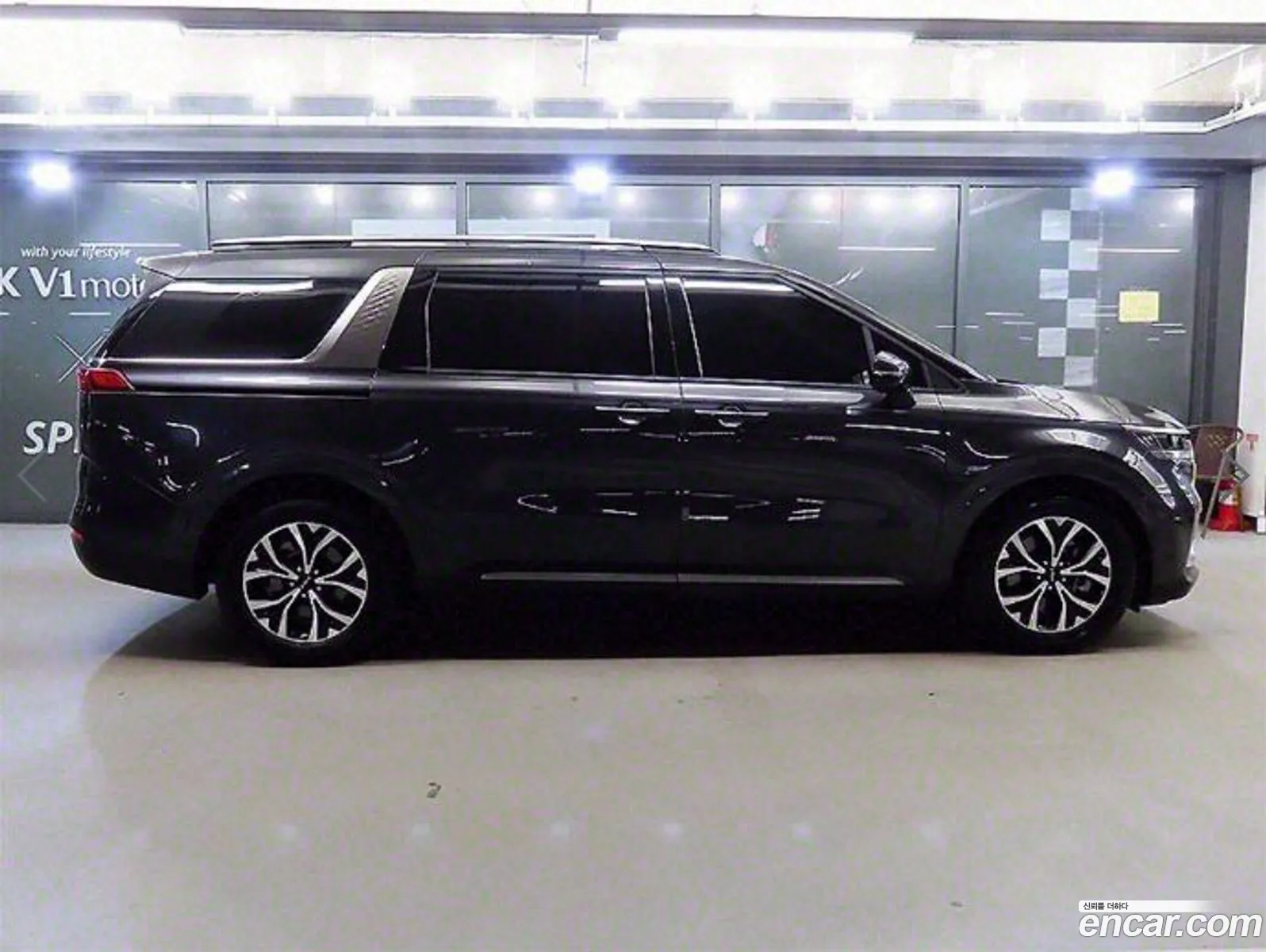 Kia Carnival 4Th Generation 9-Seater Signature - фотография 12515596