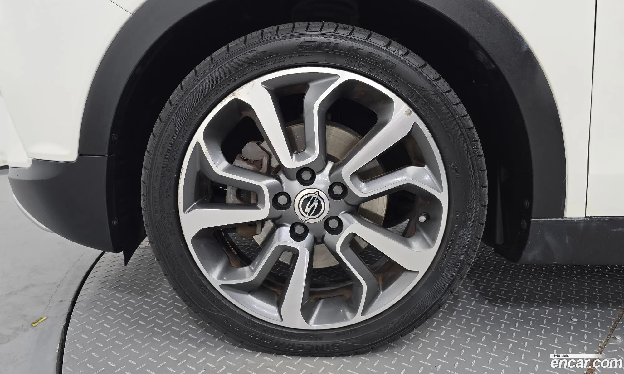 Kg Mobility Ssangyong Tivoli Diesel Lx 2Wd - фотография 6955238