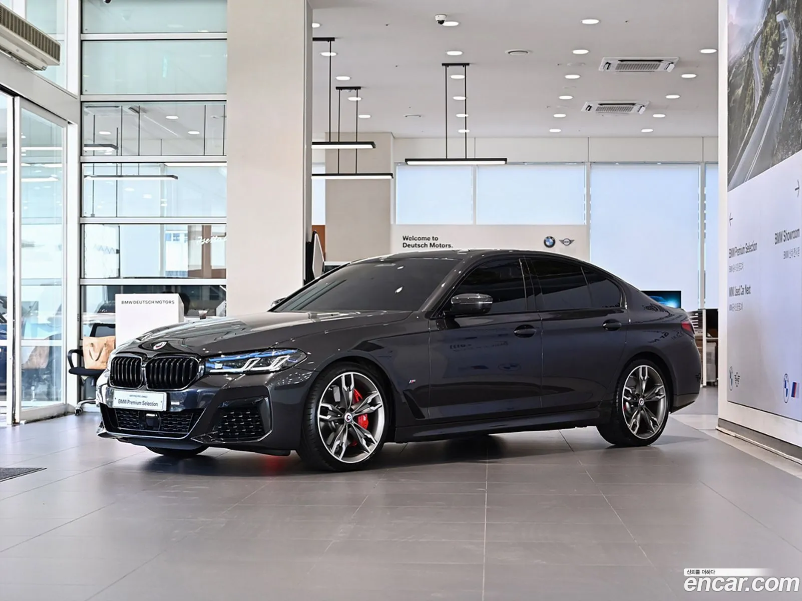 BMW 5 Series G30 M550I xDrive - фотография 1086218