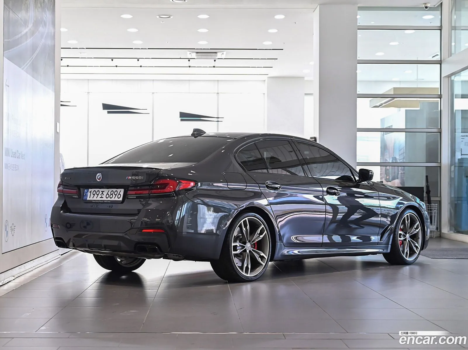 BMW 5 Series G30 M550I xDrive - фотография 1086219
