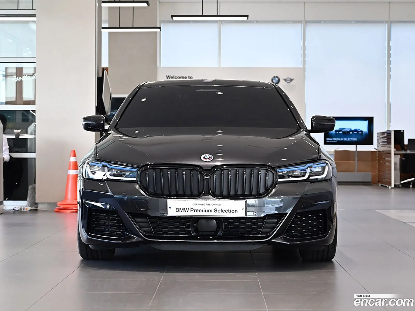 BMW 5 Series G30 M550I xDrive - фотография 1086220