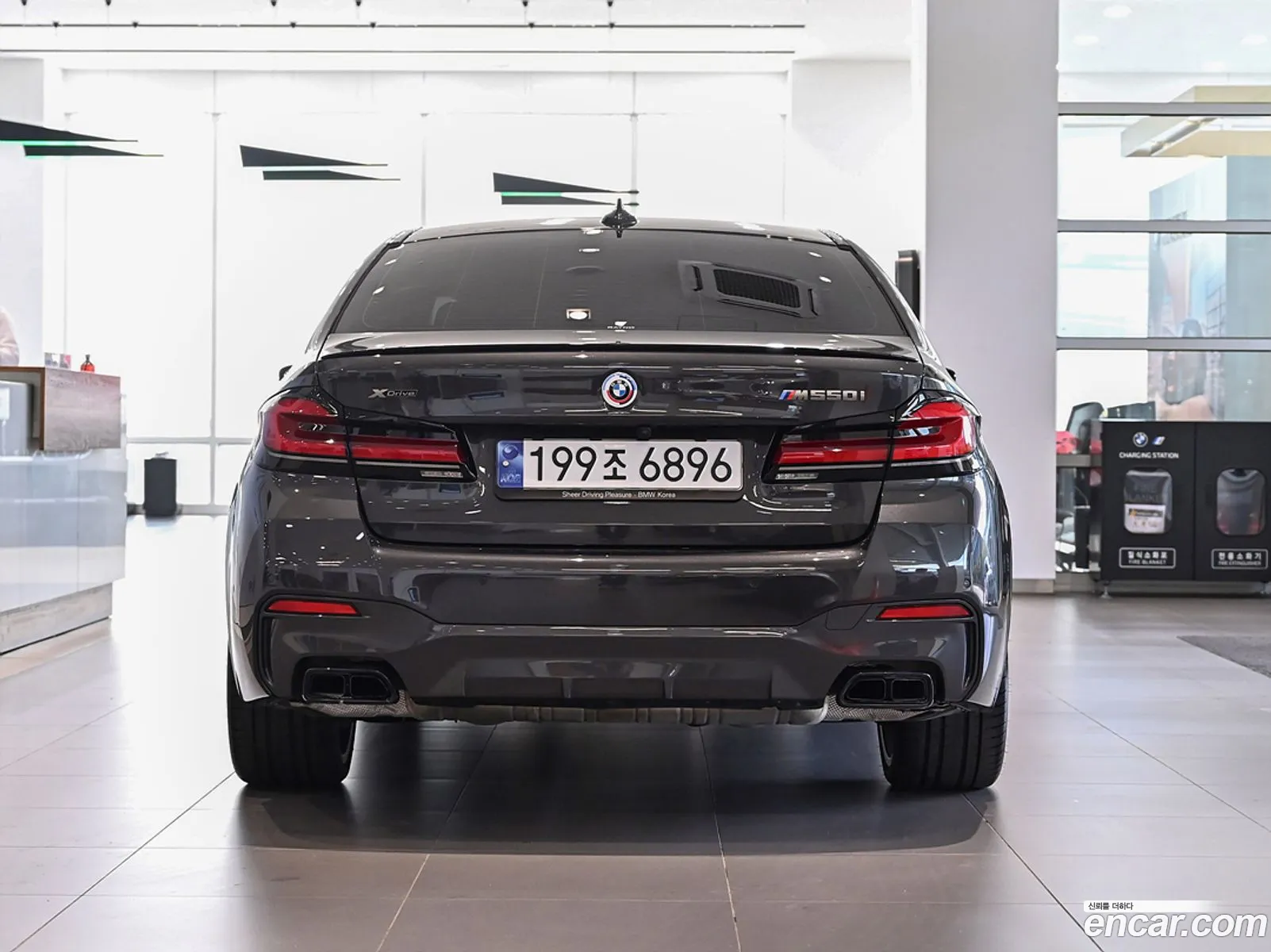 BMW 5 Series G30 M550I xDrive - фотография 1086221