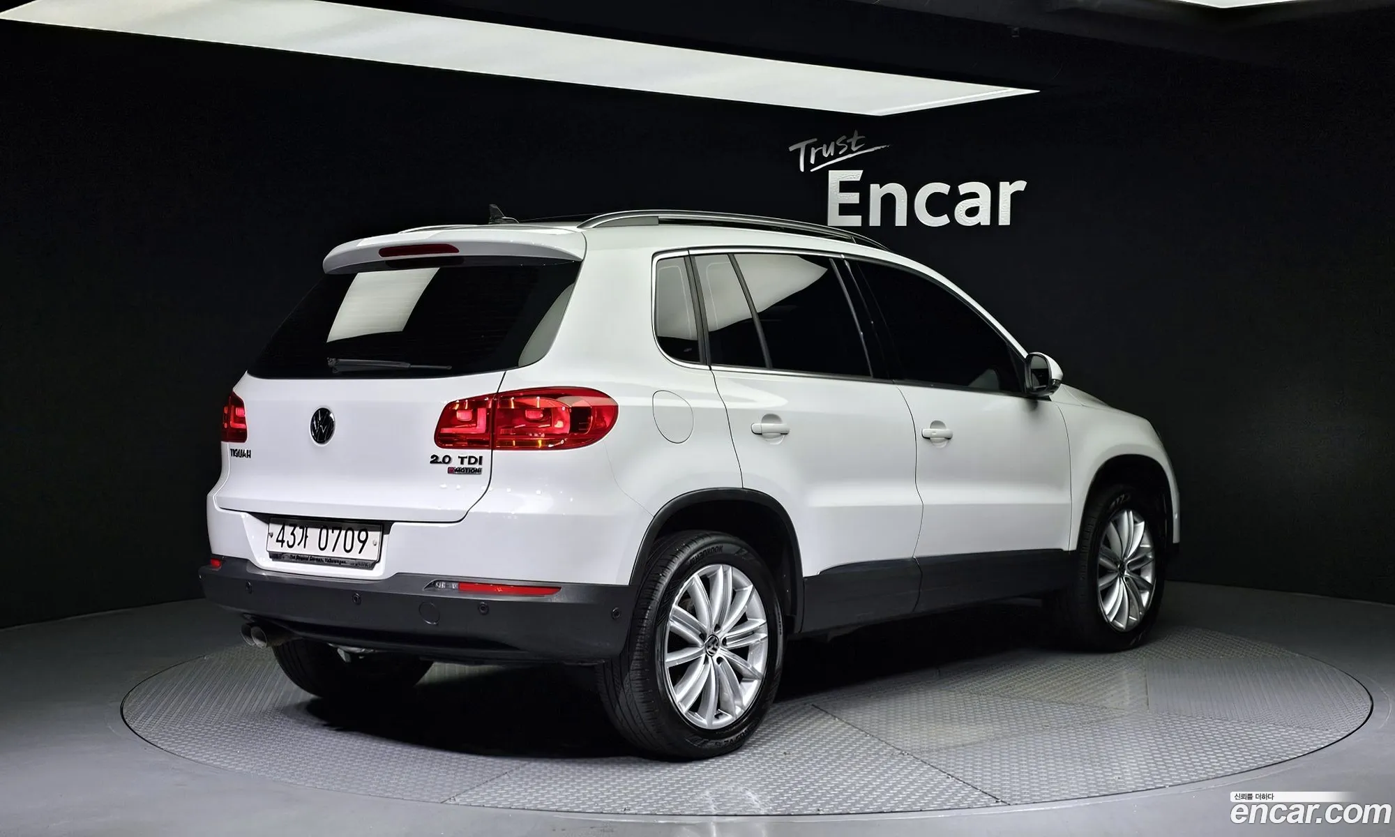 Volkswagen New Tiguan 20 Tdi Premium 5N - фотография 12293506