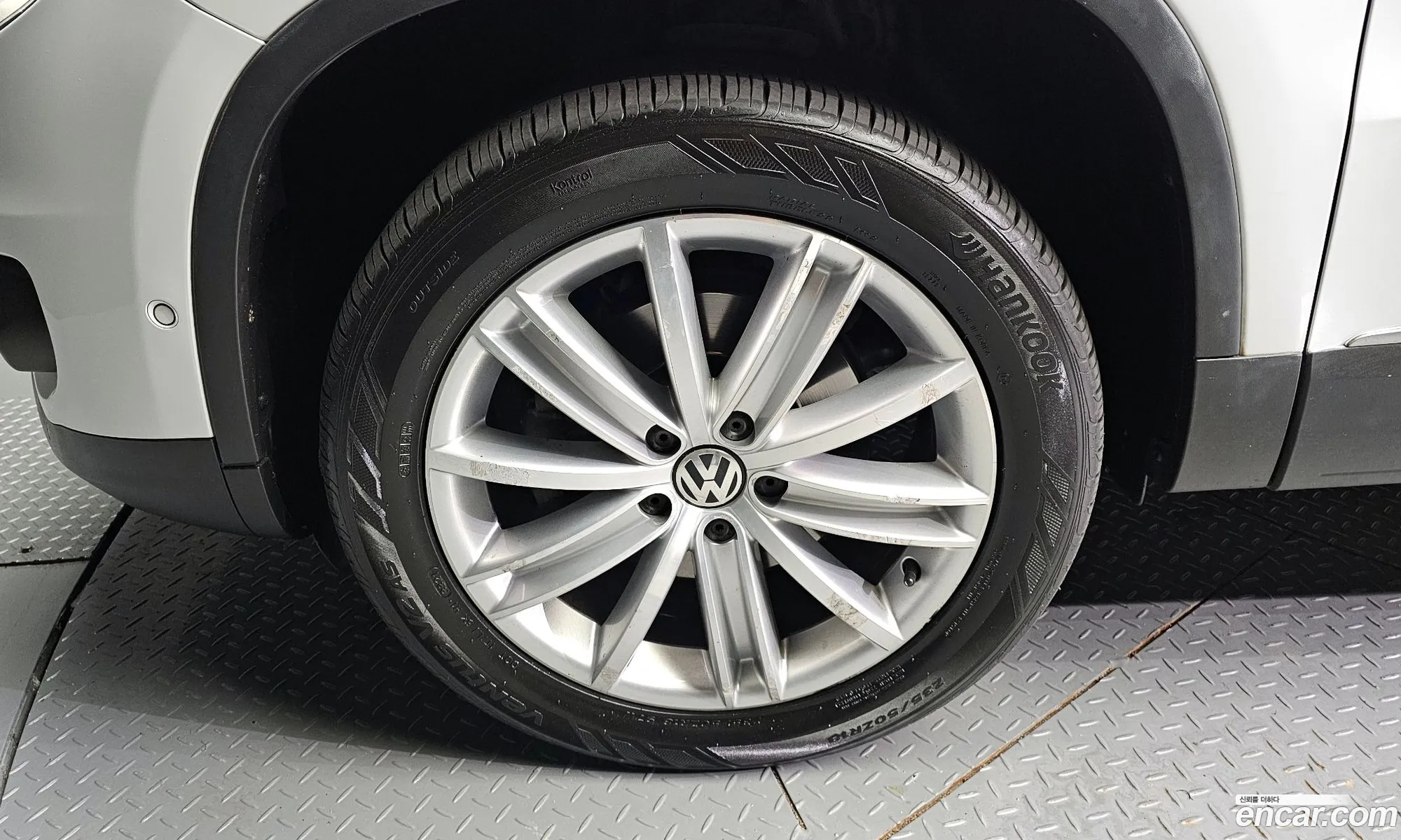 Volkswagen New Tiguan 20 Tdi Premium 5N - фотография 12293509