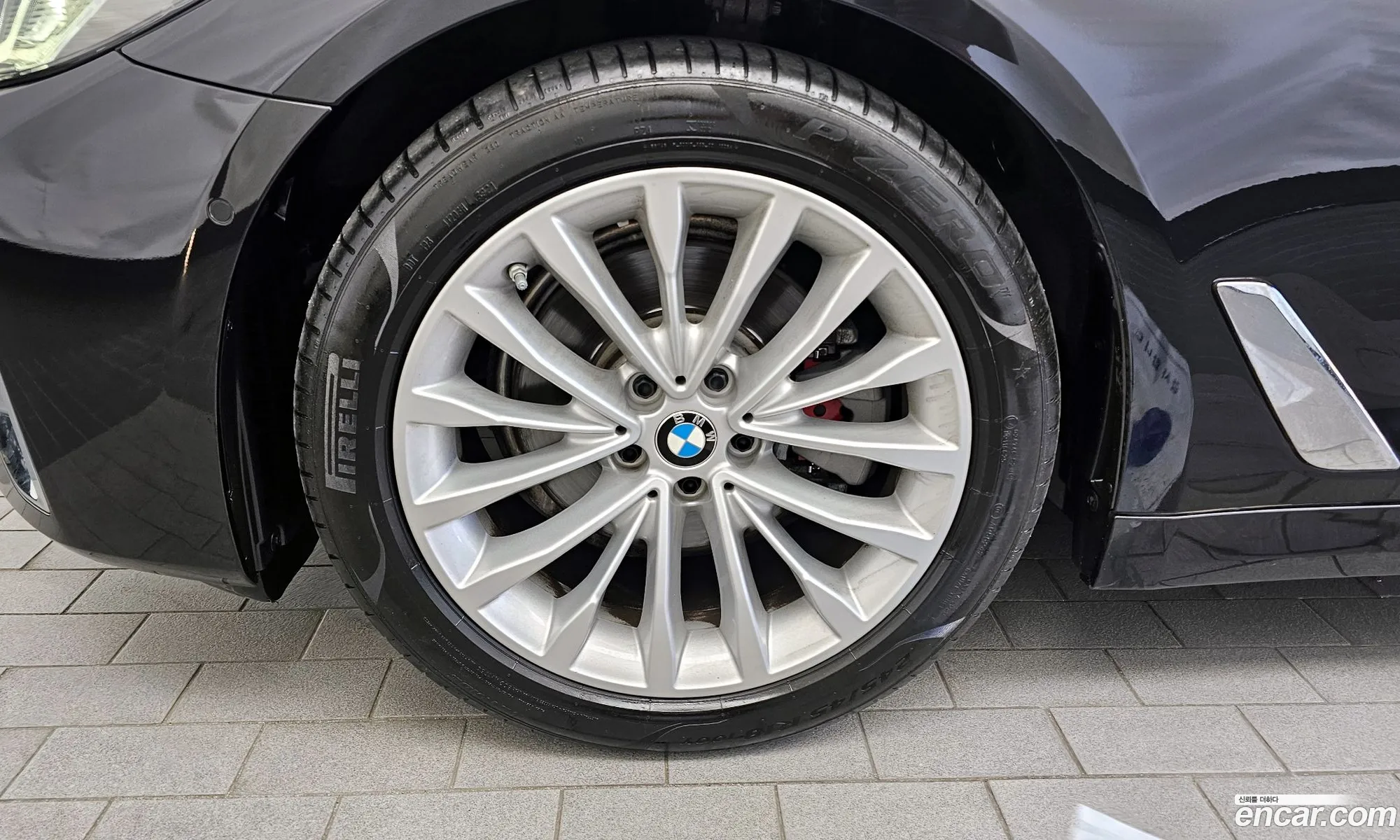 BMW 5 Series G30 520I Luxury - фотография 13632959